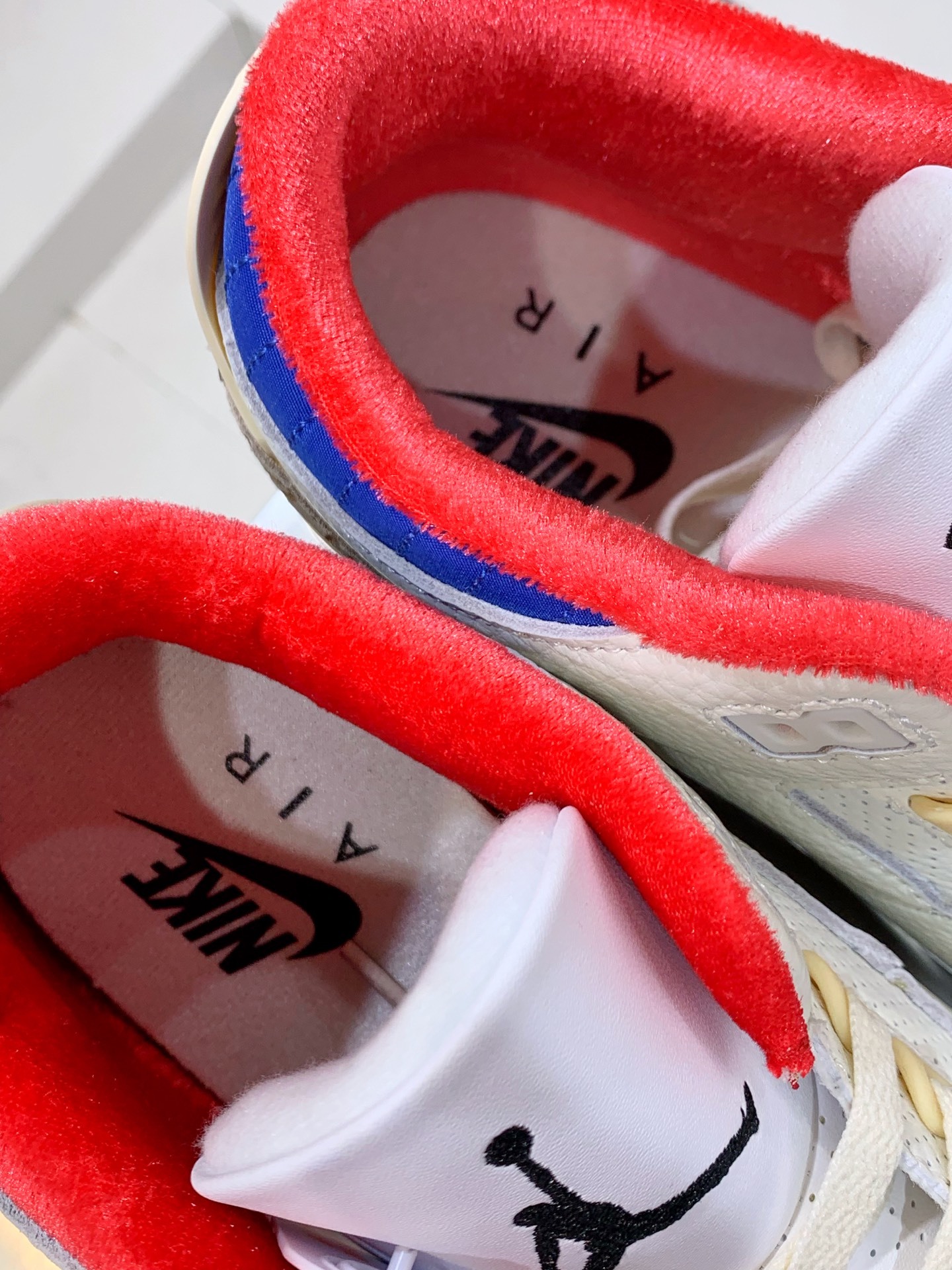 Nike Dunk Low White / Grey detail view 2