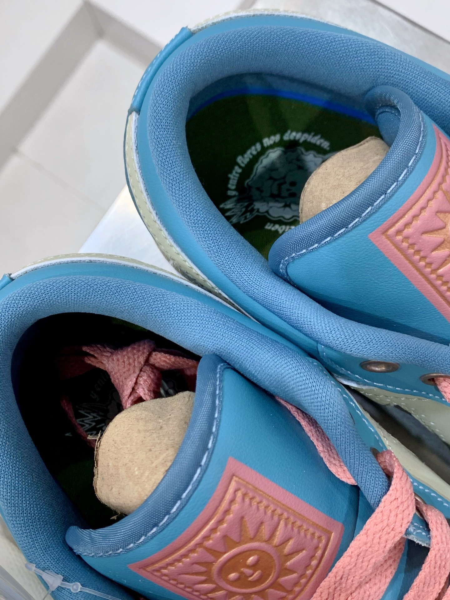 Nike Dunk Low White / Blue detail view 2