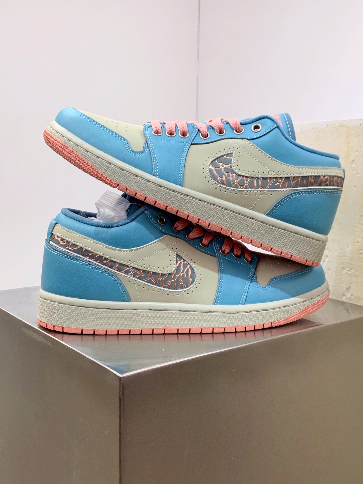 Nike Dunk Low White / Blue detail view 5