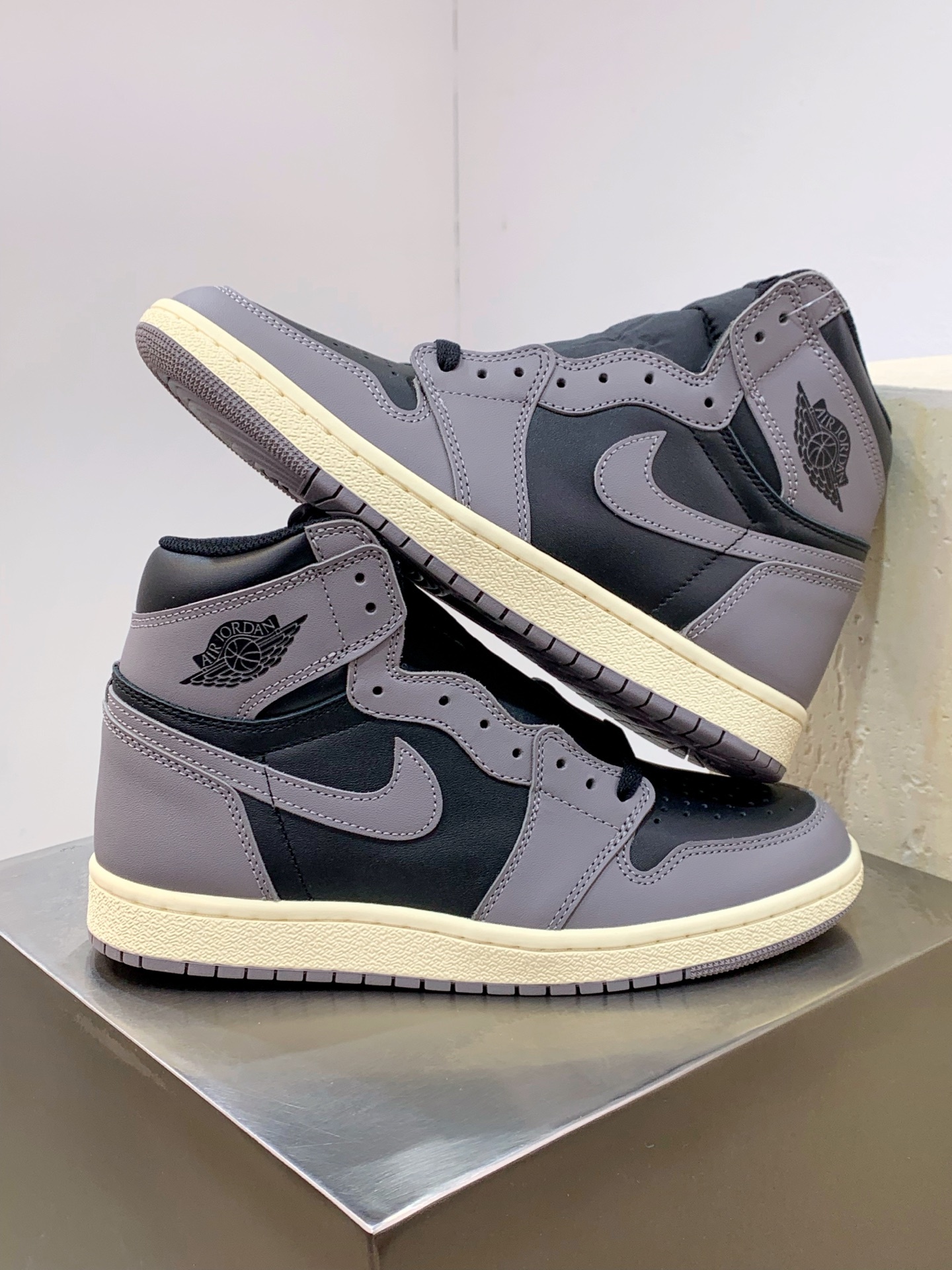 Nike Dunk Low Grey / White detail view 5