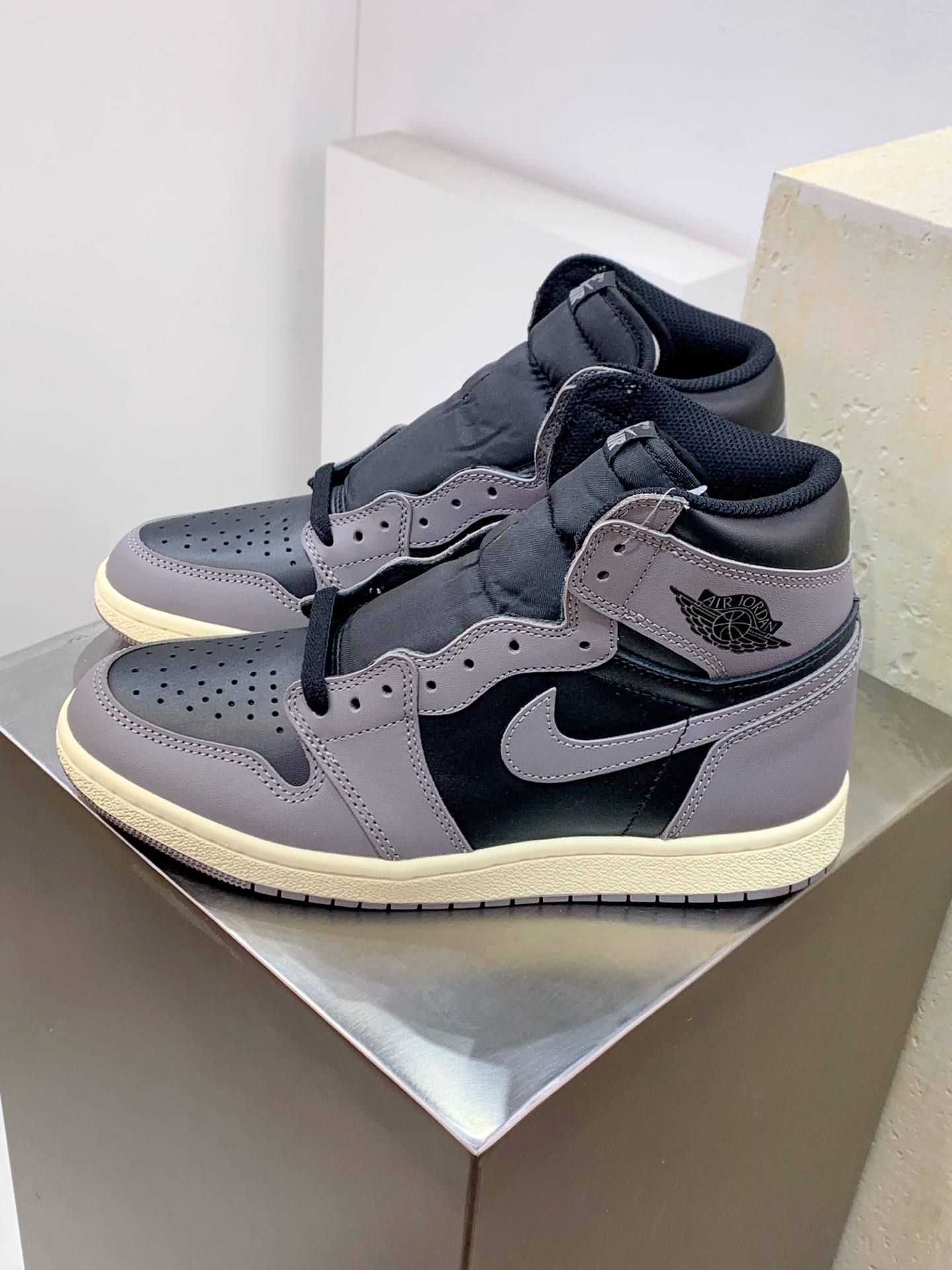 Nike Dunk Low Grey / White detail view 8