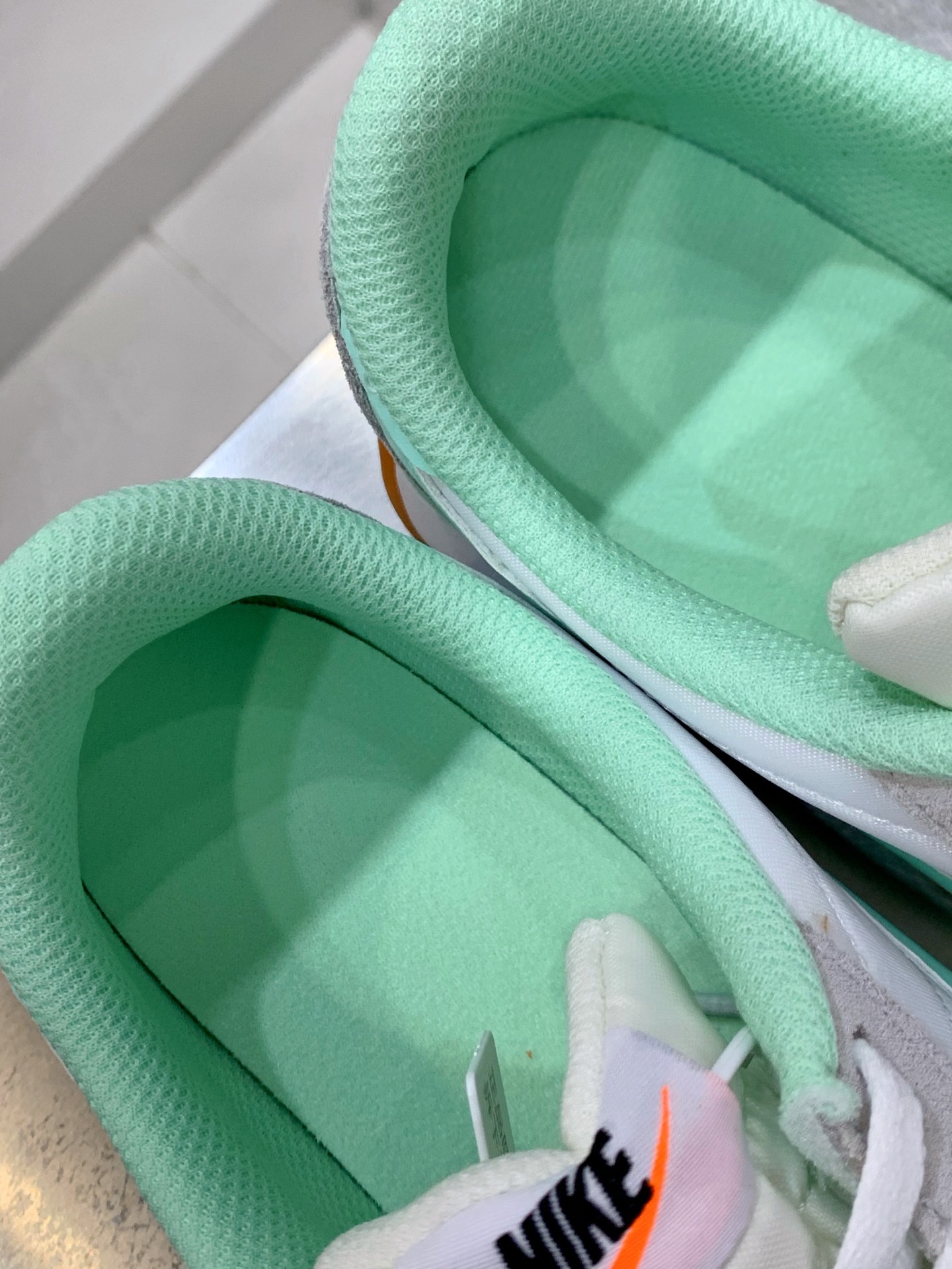 Nike Dunk Low White / Grey detail view 2