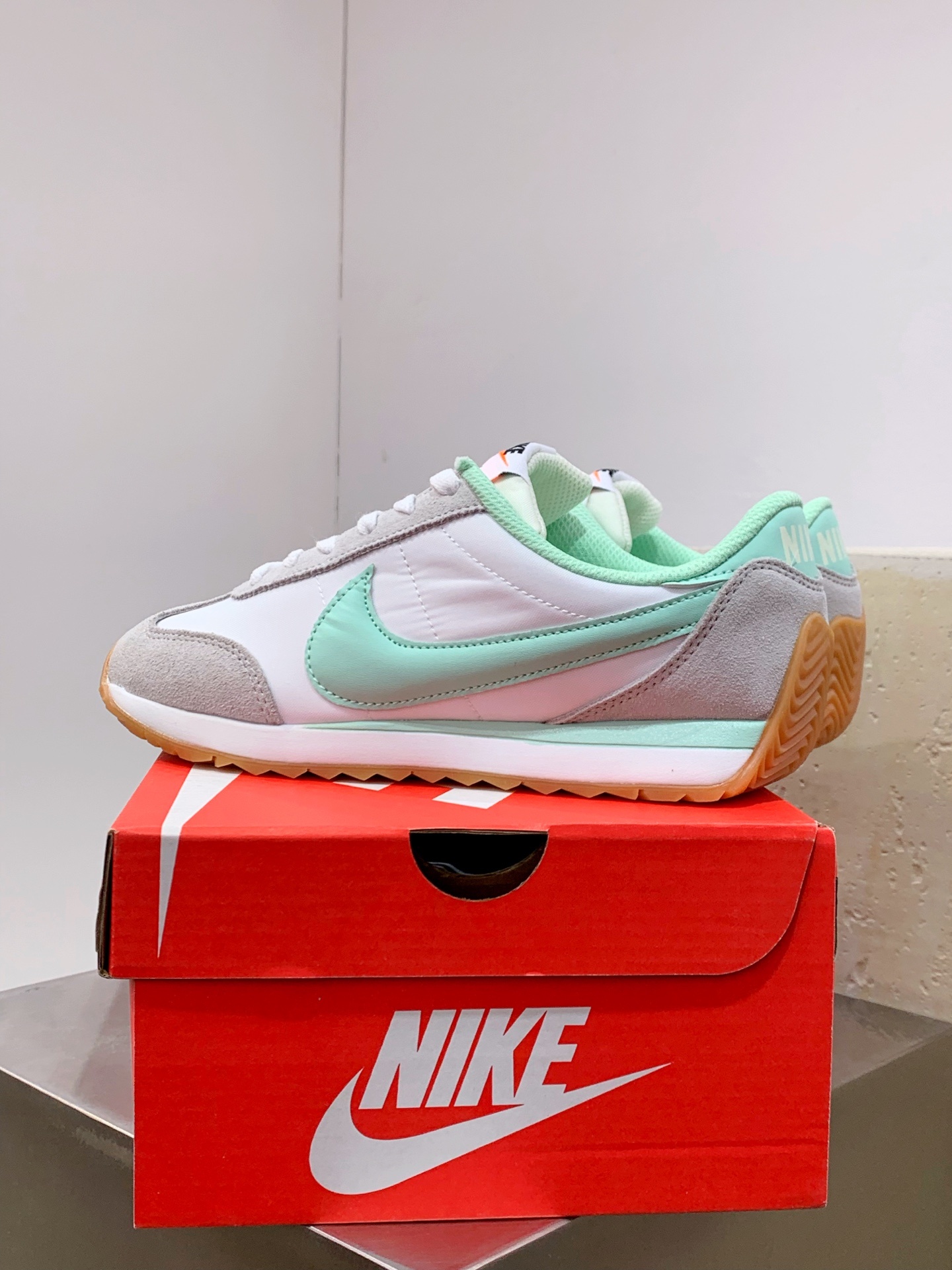 Nike Dunk Low White / Grey detail view 4