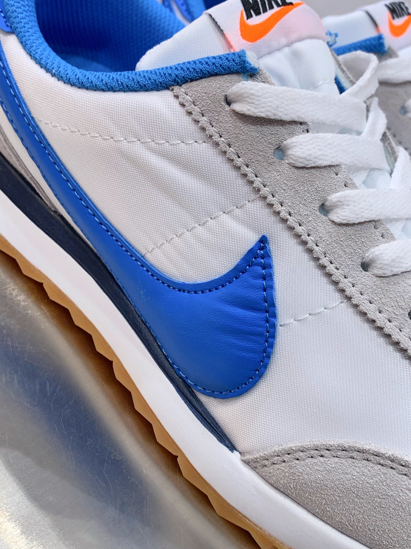 Nike Dunk Low White / Grey detail view 1