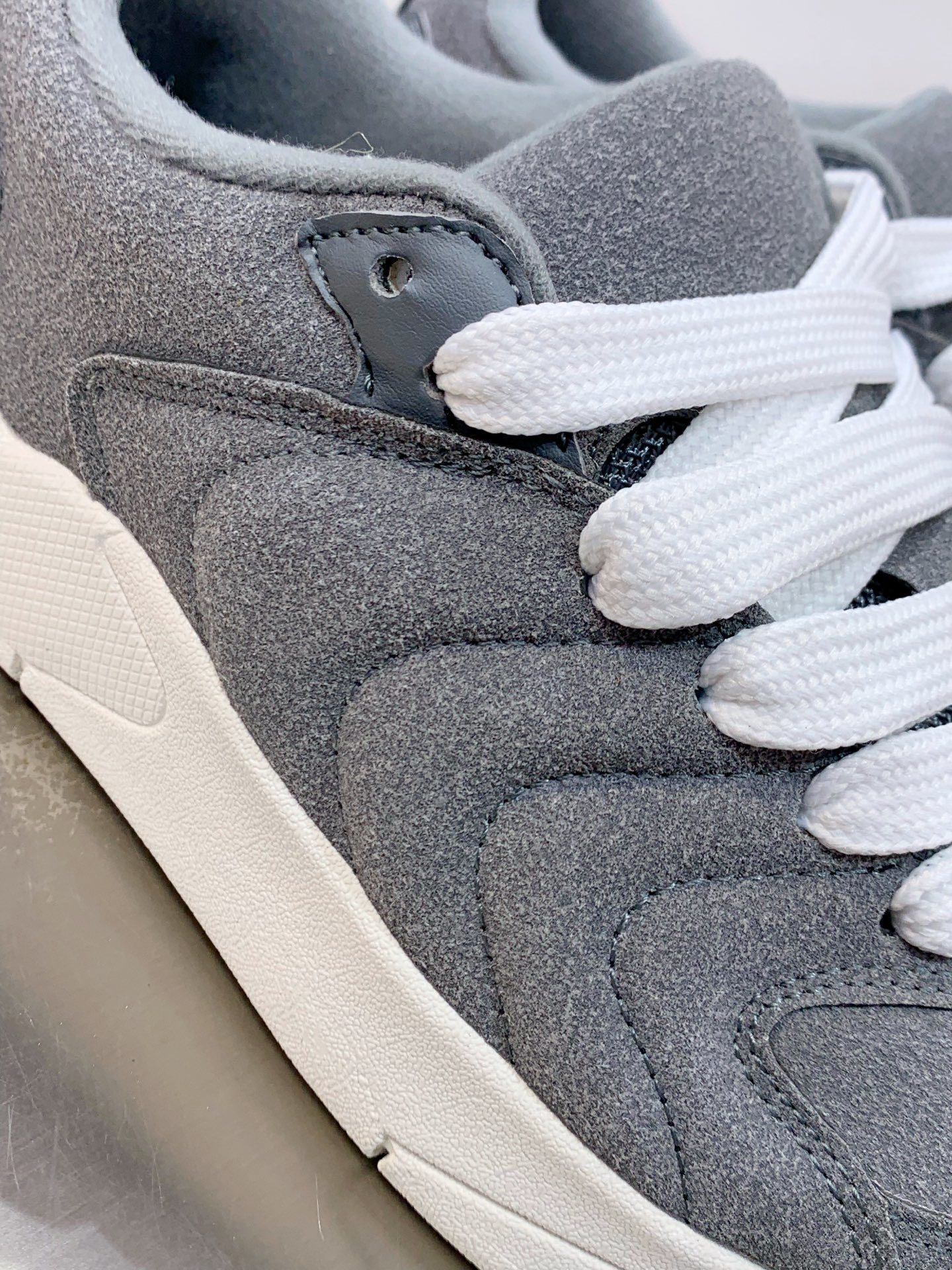 Nike Dunk Low Grey / White detail view 1