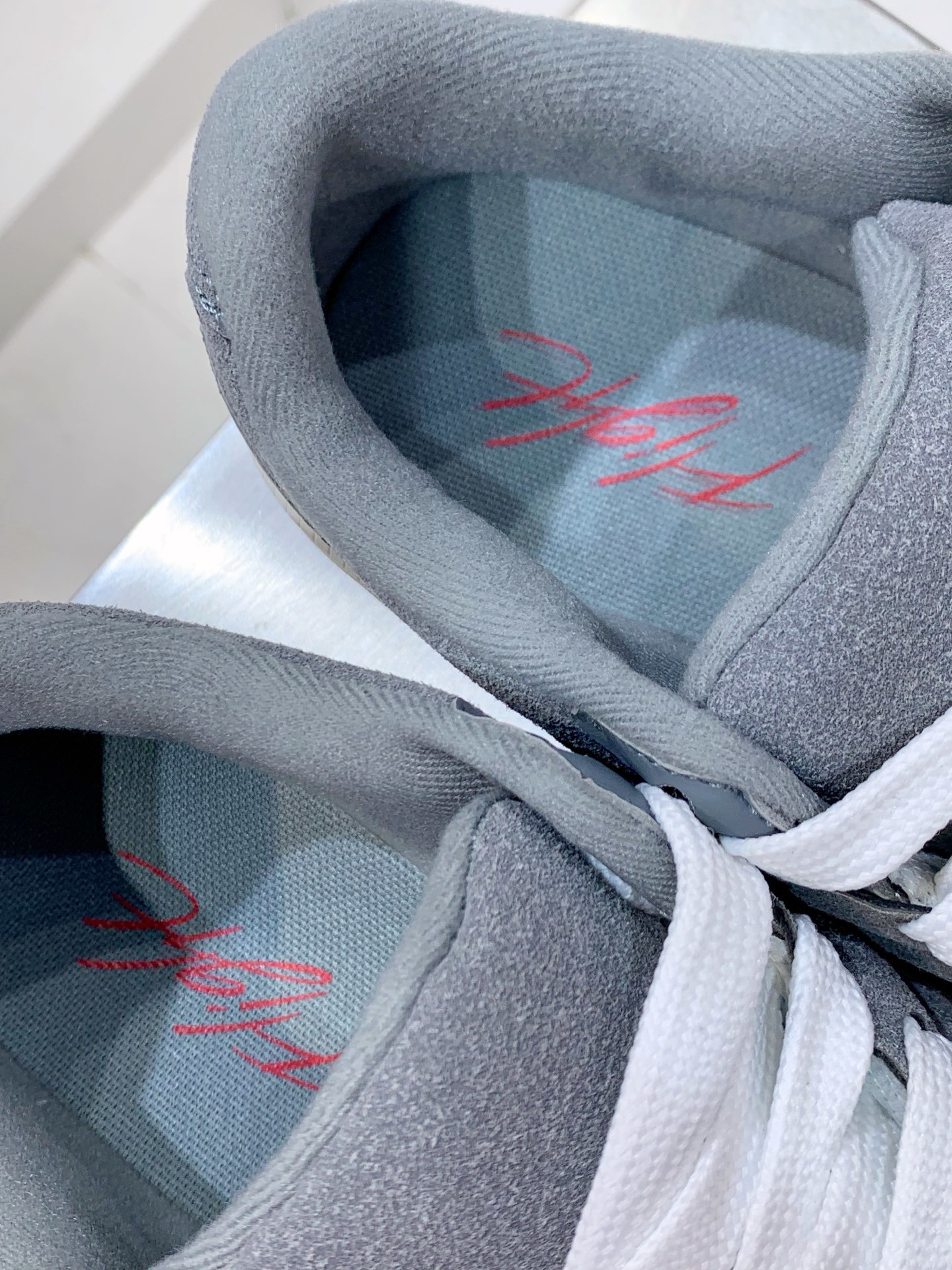 Nike Dunk Low Grey / White detail view 2