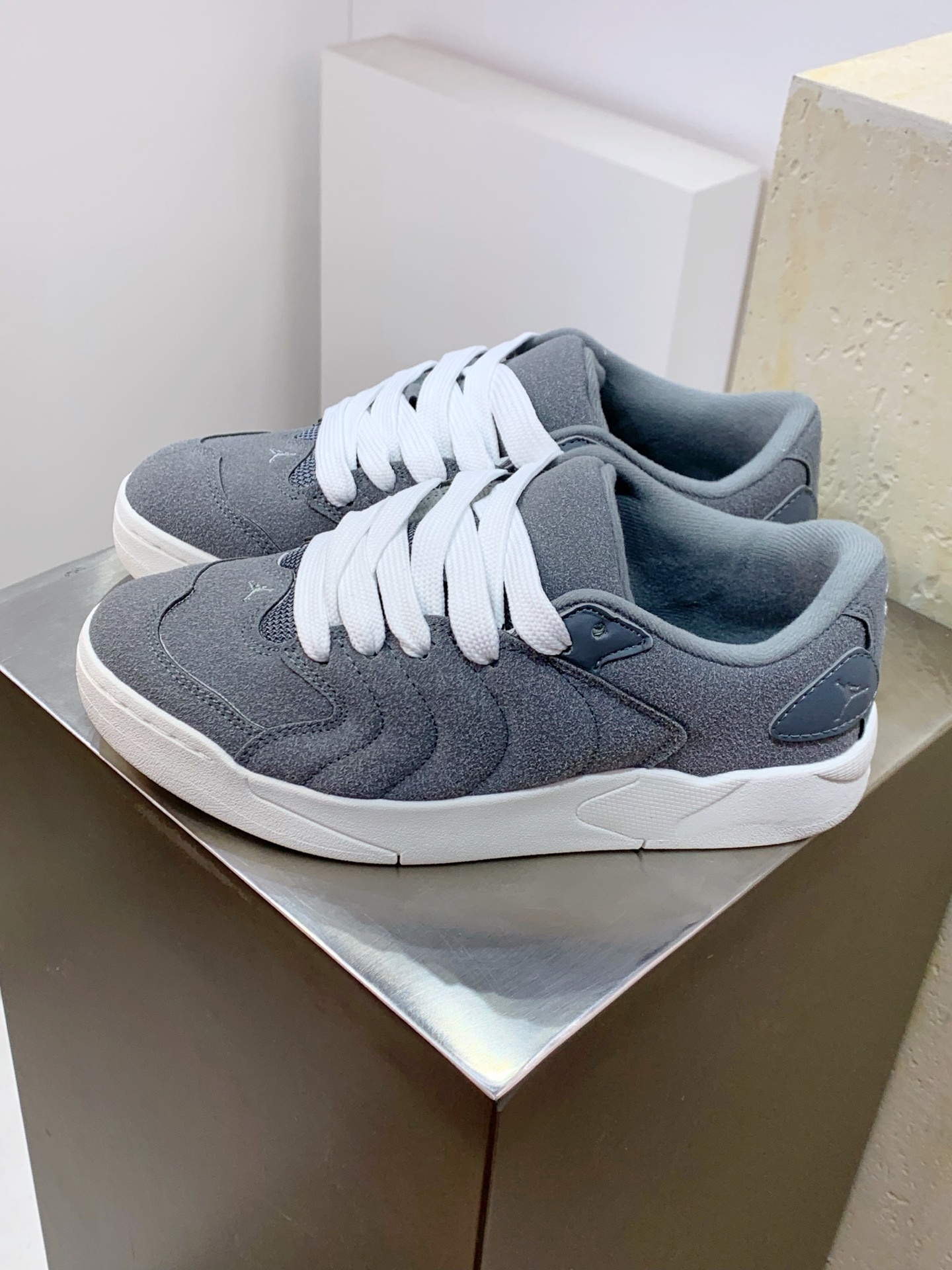 Nike Dunk Low Grey / White detail view 8