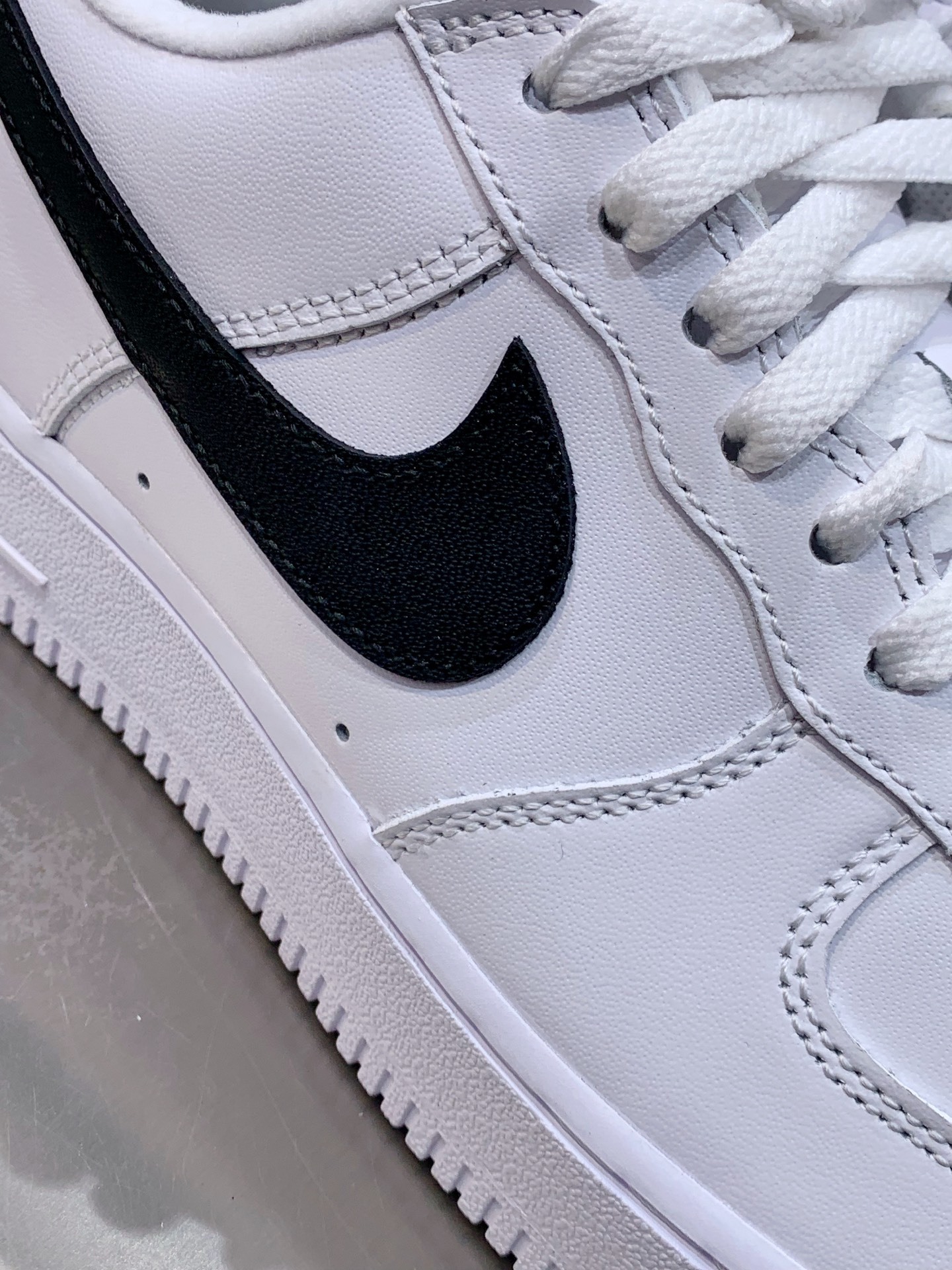 Nike Air Force 1 Low White / Grey detail view 1
