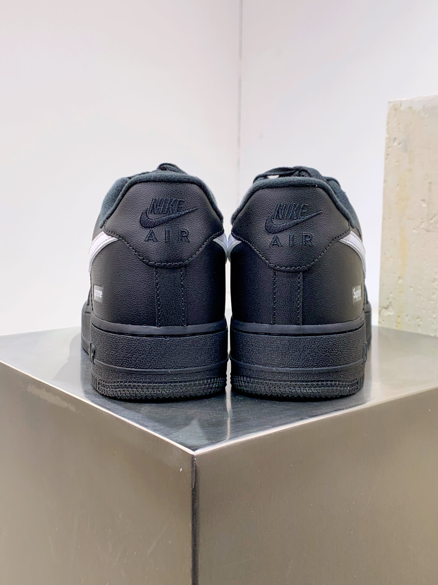 Nike Air Force 1 Low Grey / White detail view 3