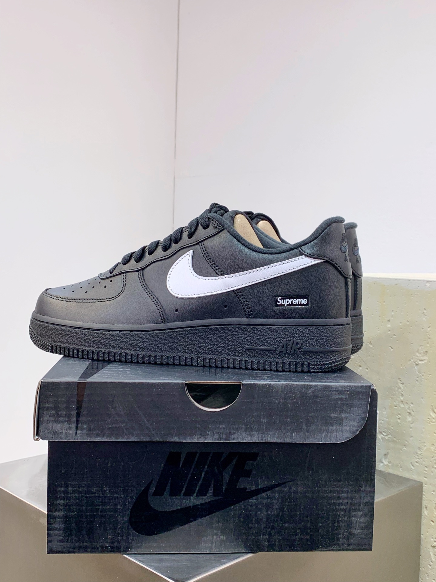 Nike Air Force 1 Low Grey / White detail view 4