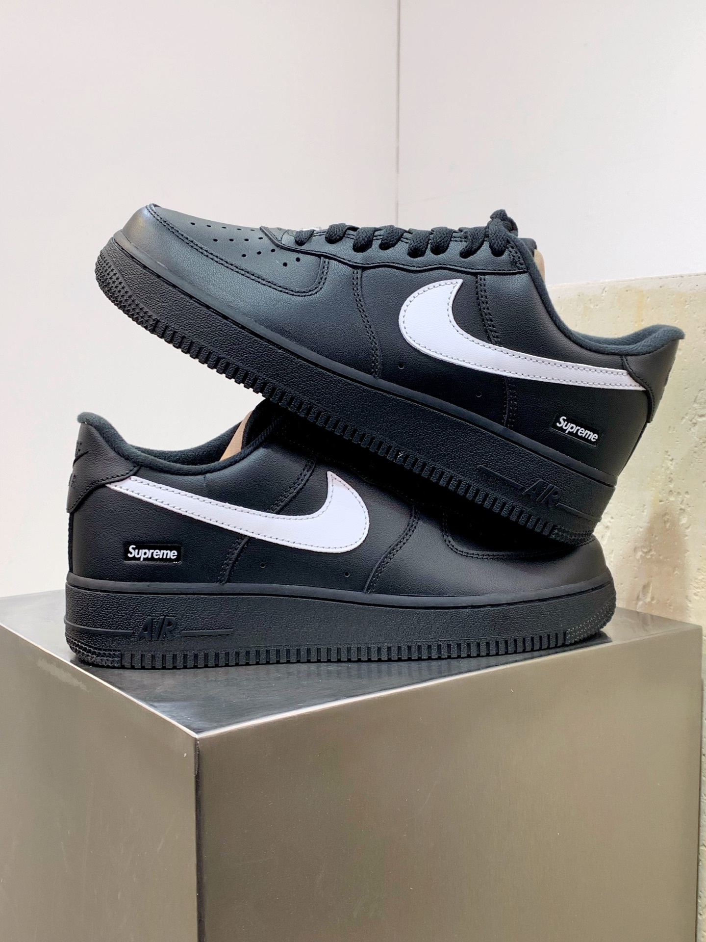 Nike Air Force 1 Low Grey / White detail view 5