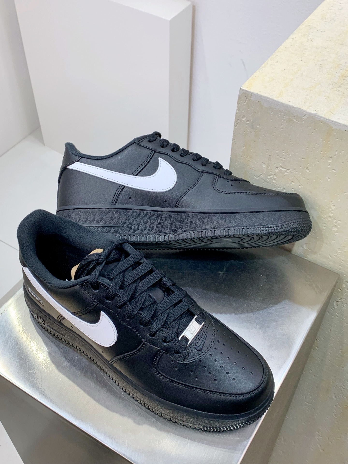 Nike Air Force 1 Low Grey / White detail view 7