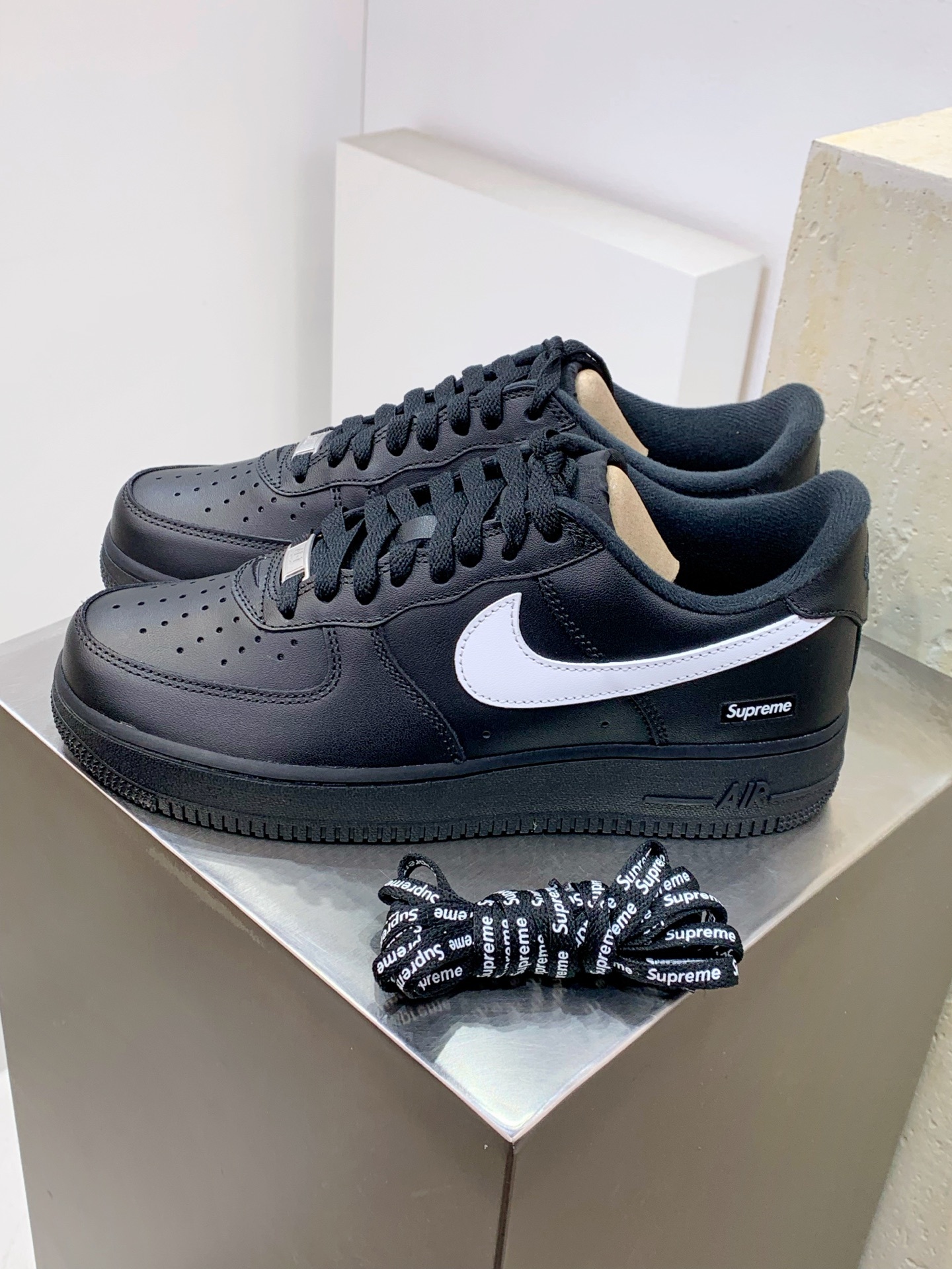 Nike Air Force 1 Low Grey / White detail view 8