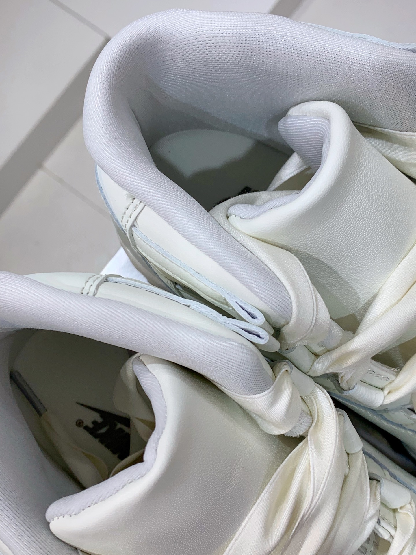 Nike Air Force 1 Low White / Grey detail view 2
