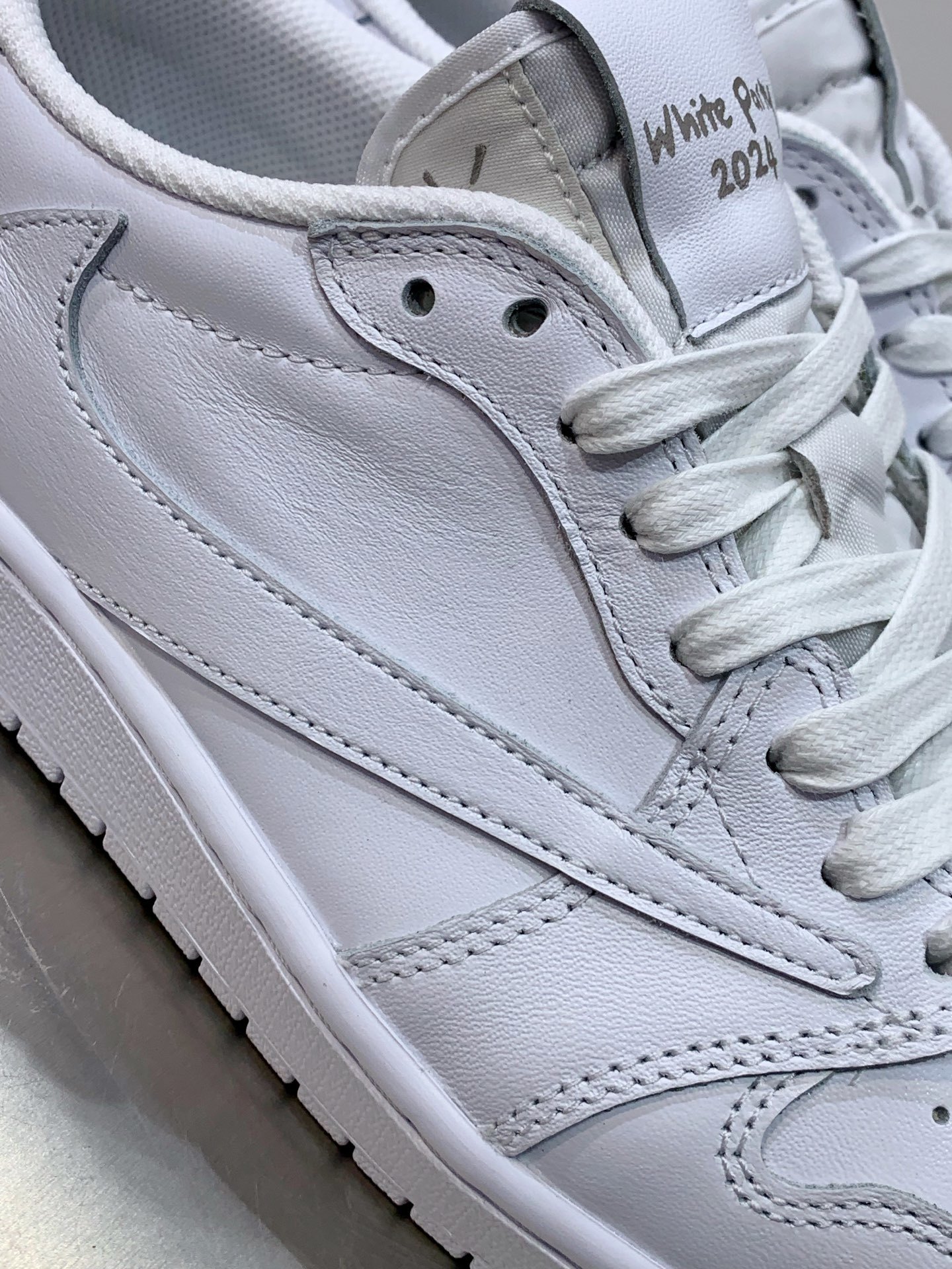 Nike Air Force 1 Low White / Grey detail view 1