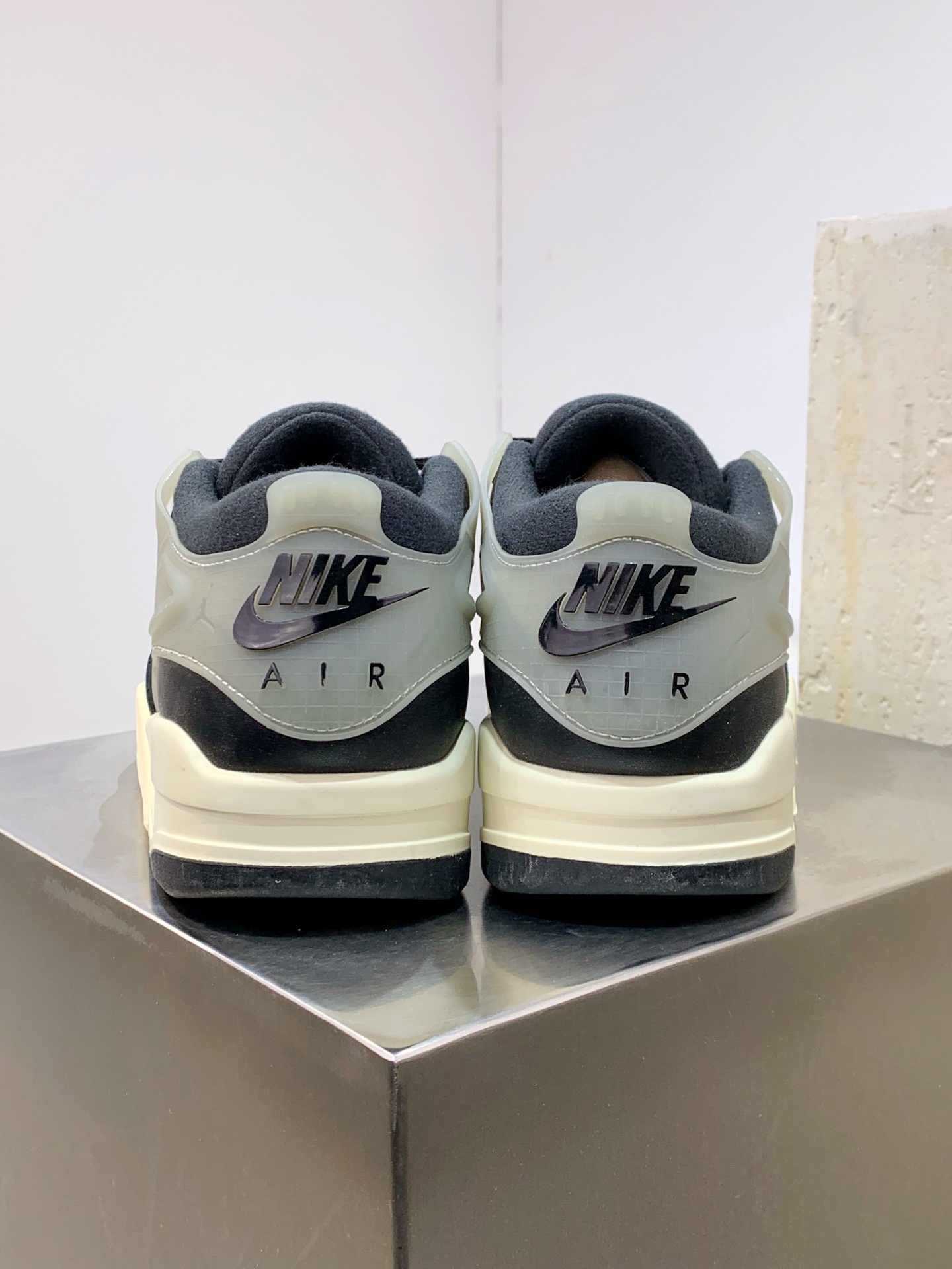 Nike Air Force 1 Low Grey / White detail view 3
