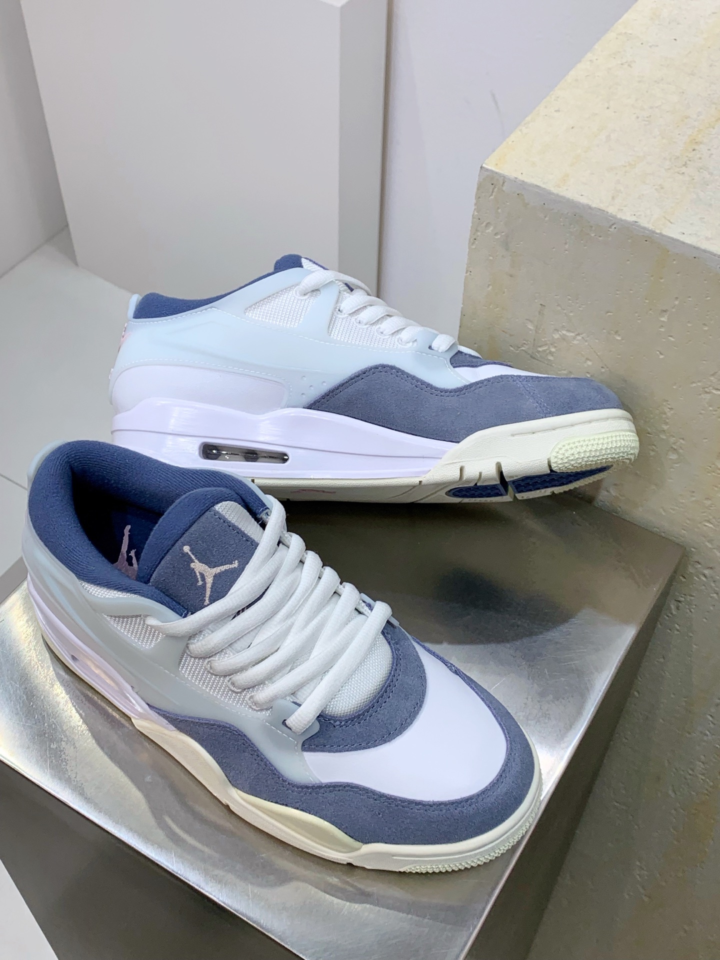 Nike Air Force 1 Low White / Blue detail view 7