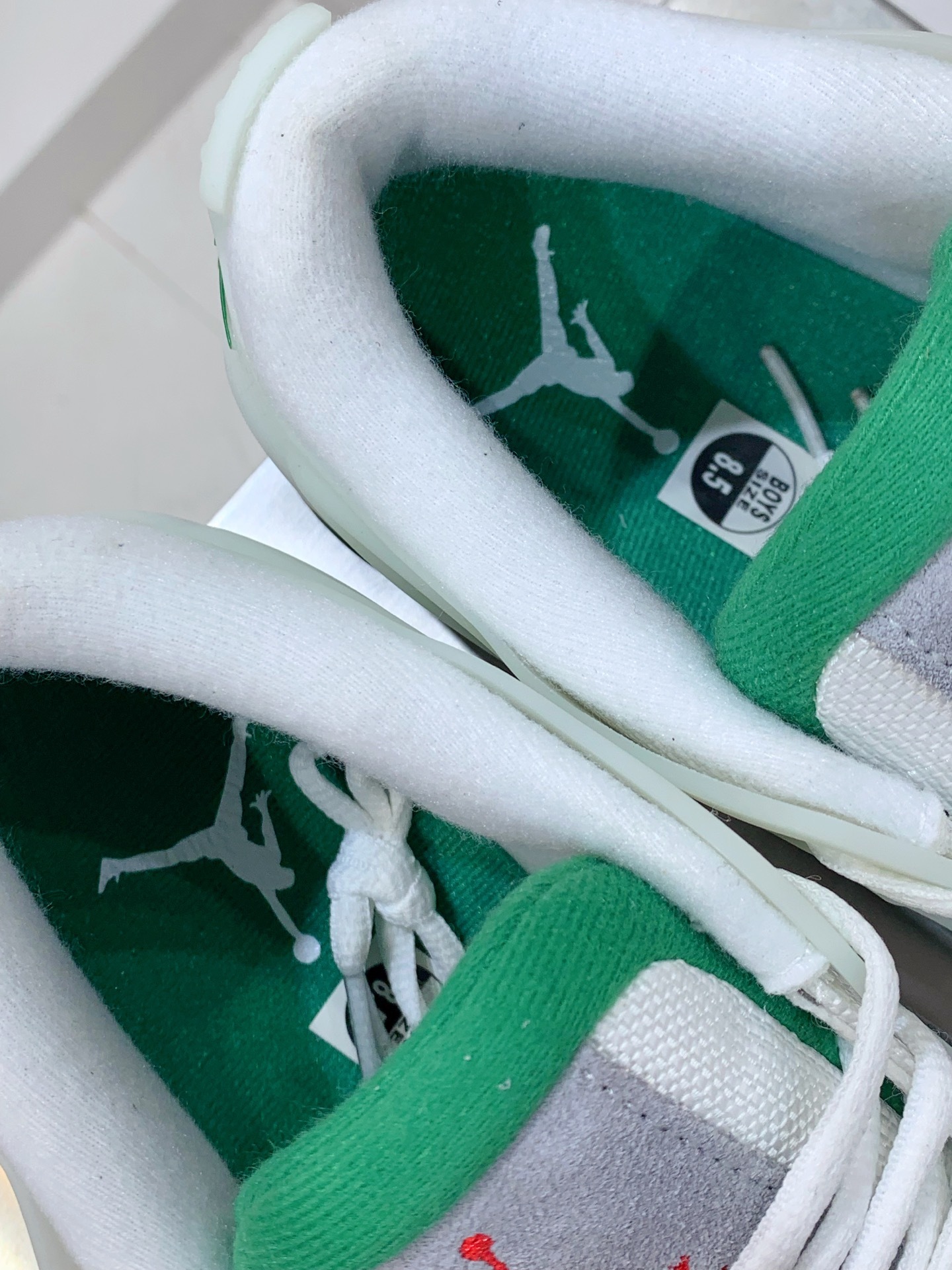 Nike Air Force 1 Low White / Grey detail view 2