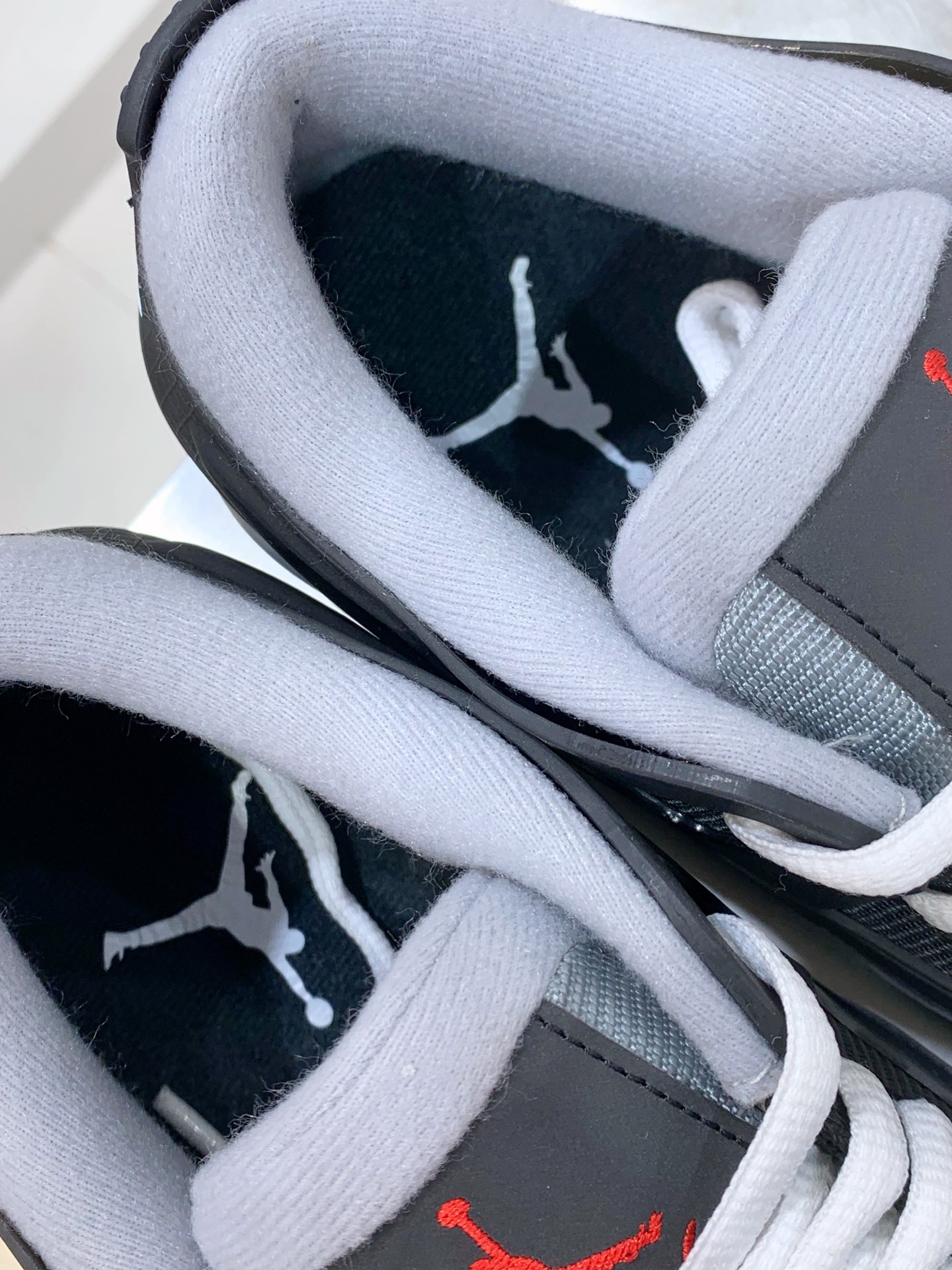 Nike Air Force 1 Low Grey / White detail view 2