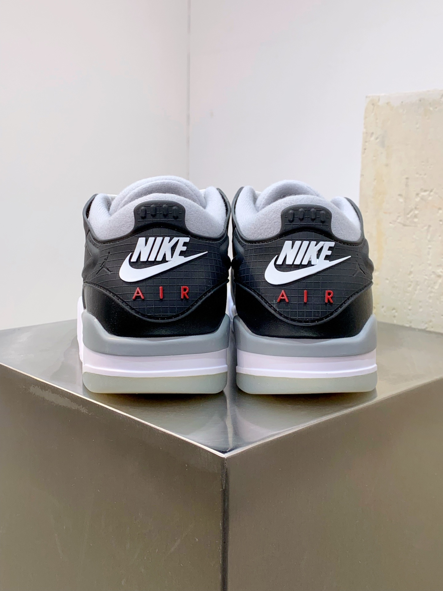 Nike Air Force 1 Low Grey / White detail view 3