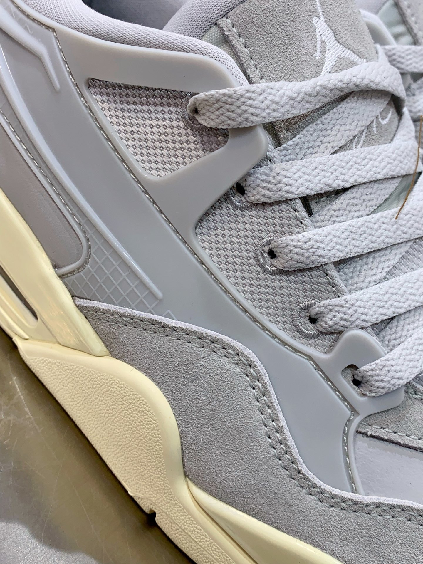 Nike Air Force 1 Low White / Grey detail view 1