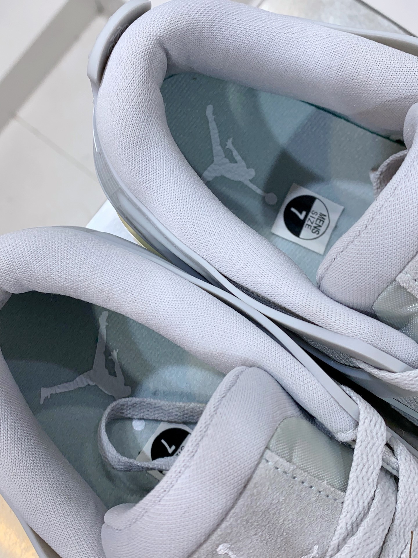 Nike Air Force 1 Low White / Grey detail view 2