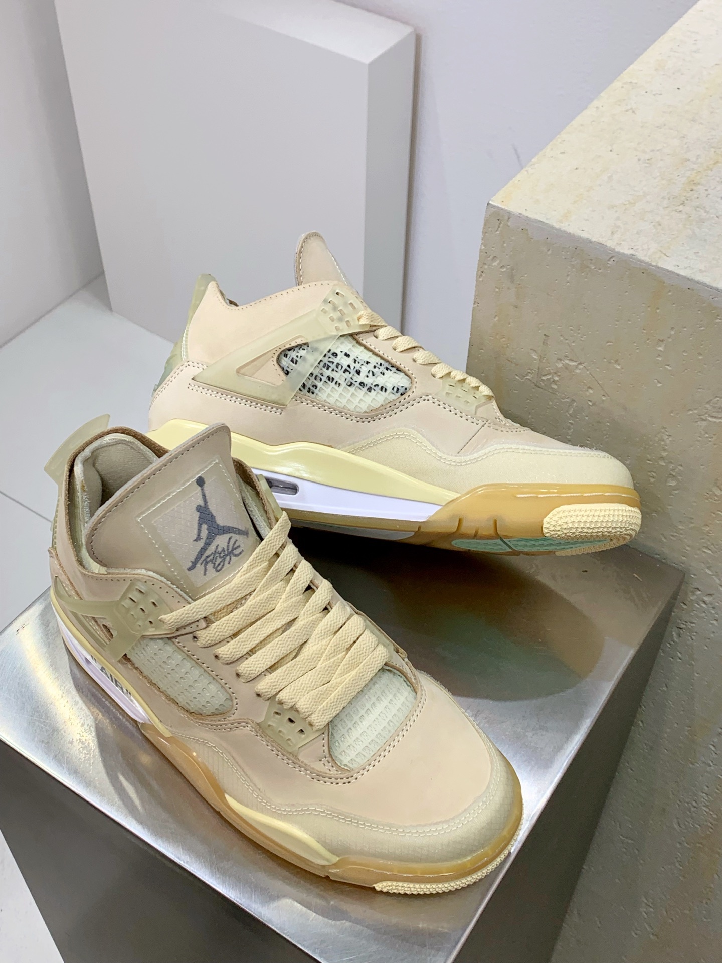 Air Jordan 4 White / Grey detail view 7