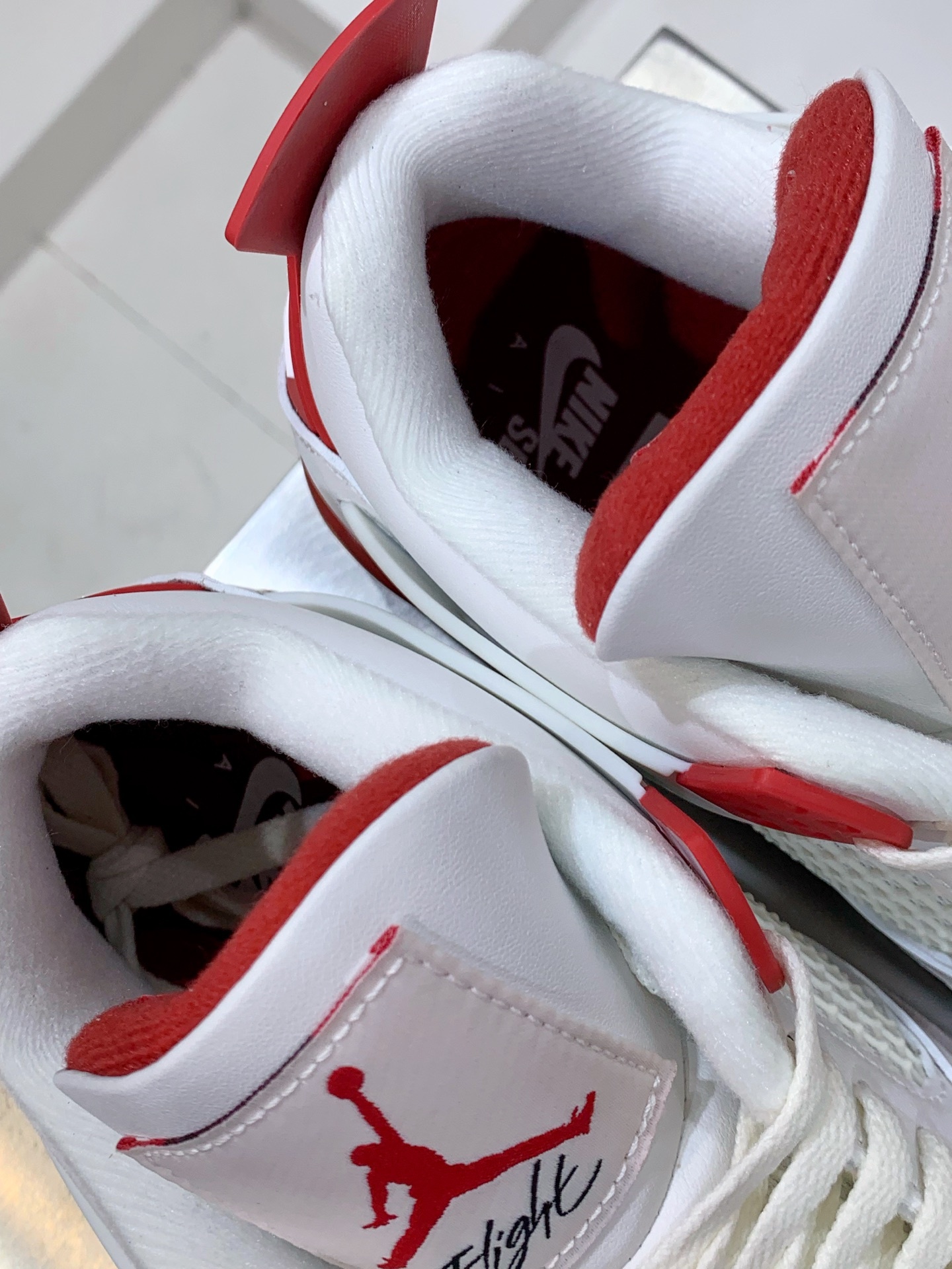 Air Jordan 4 White / Grey detail view 2