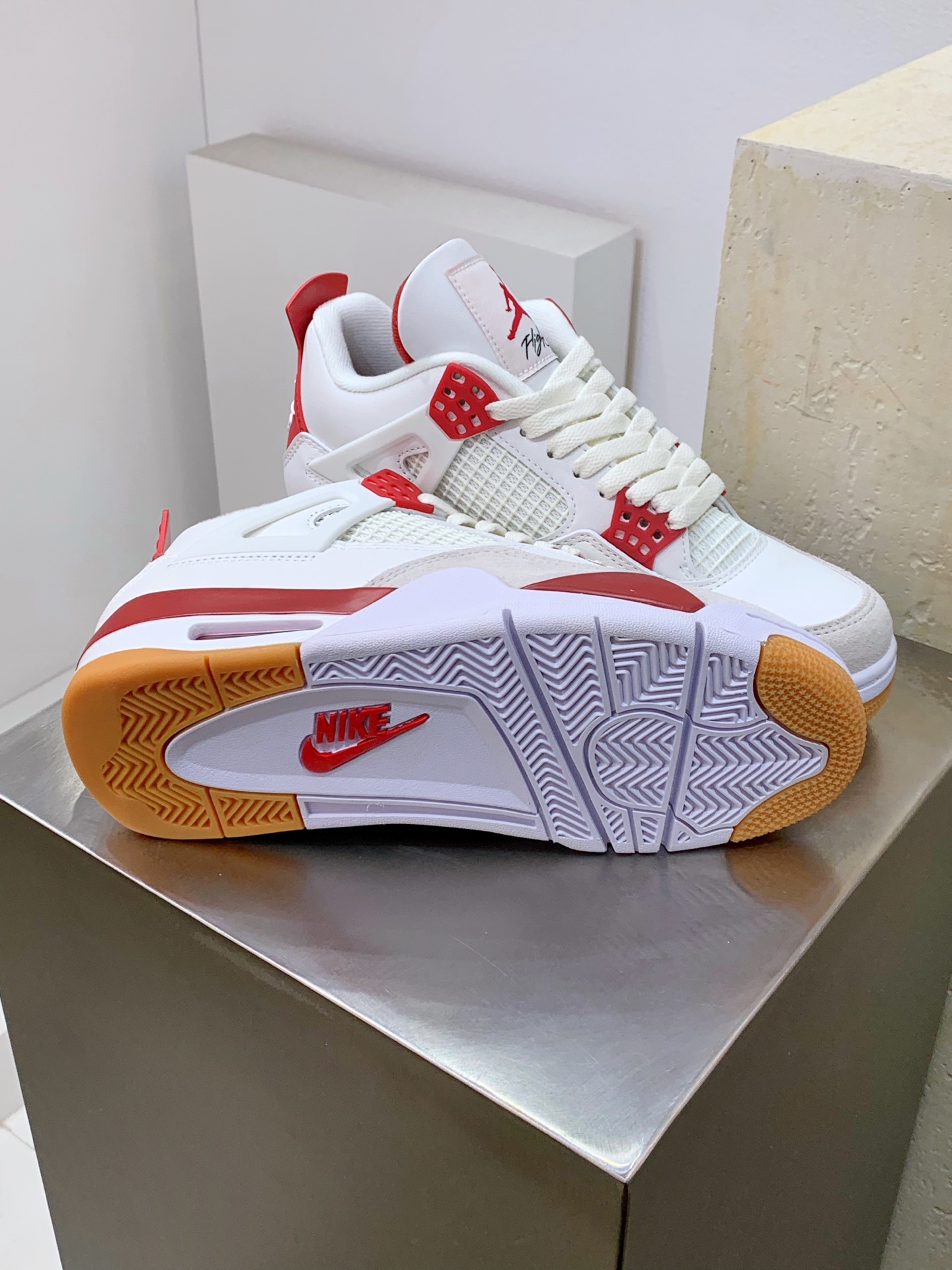 Air Jordan 4 White / Grey detail view 6