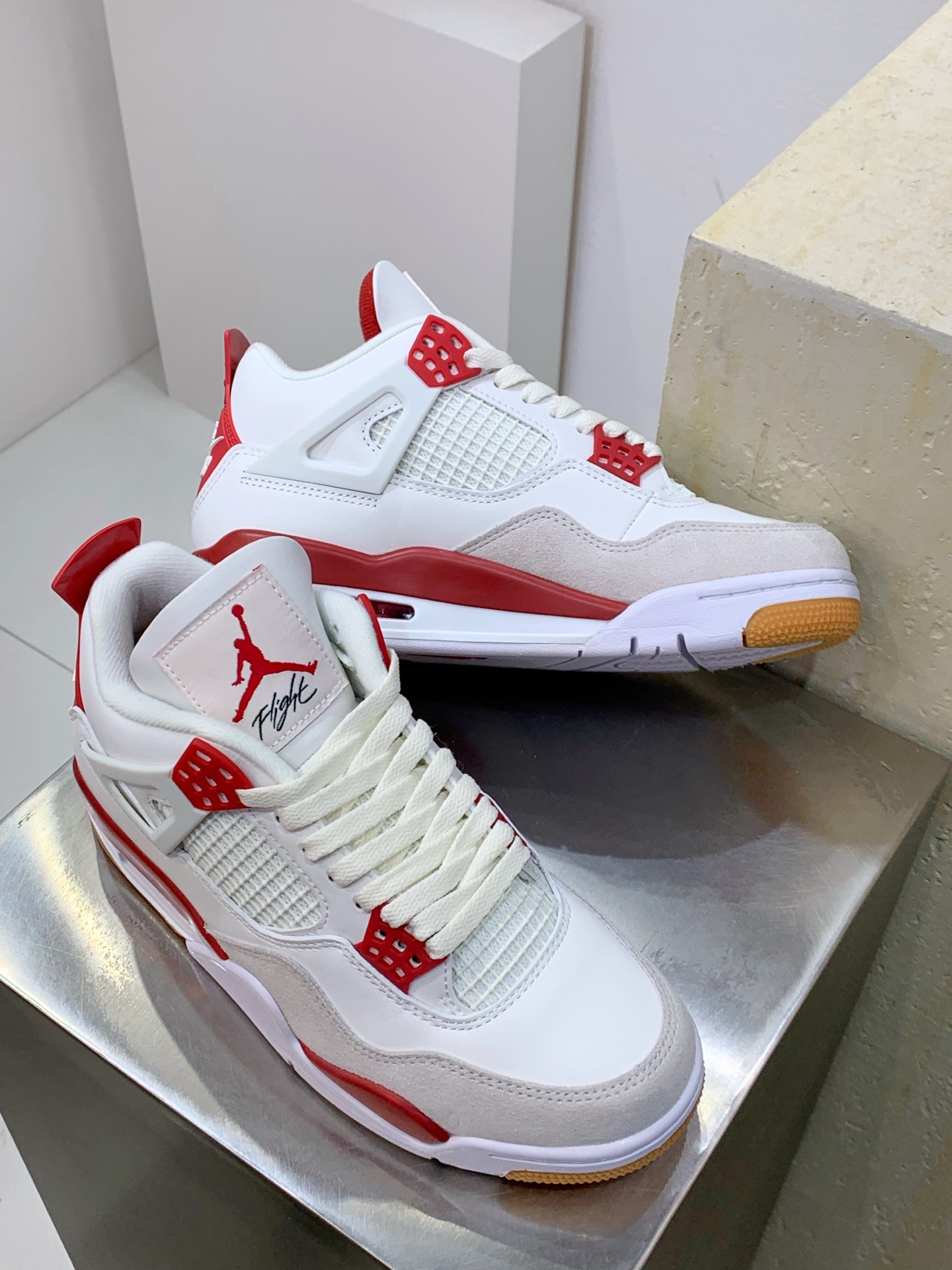Air Jordan 4 White / Grey detail view 7