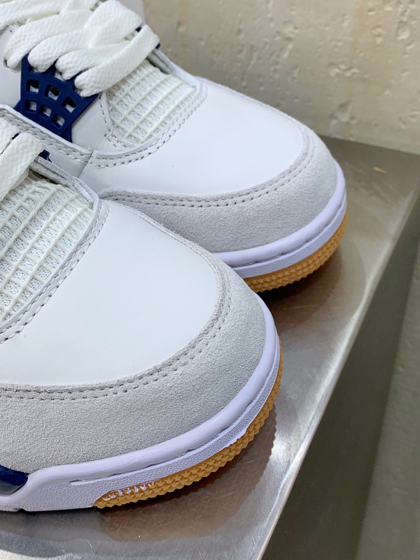 Air Jordan 4 White / Grey main view