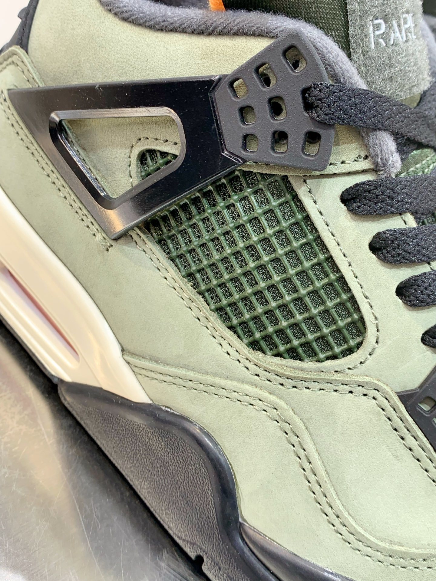 Air Jordan 4 White / Grey detail view 1