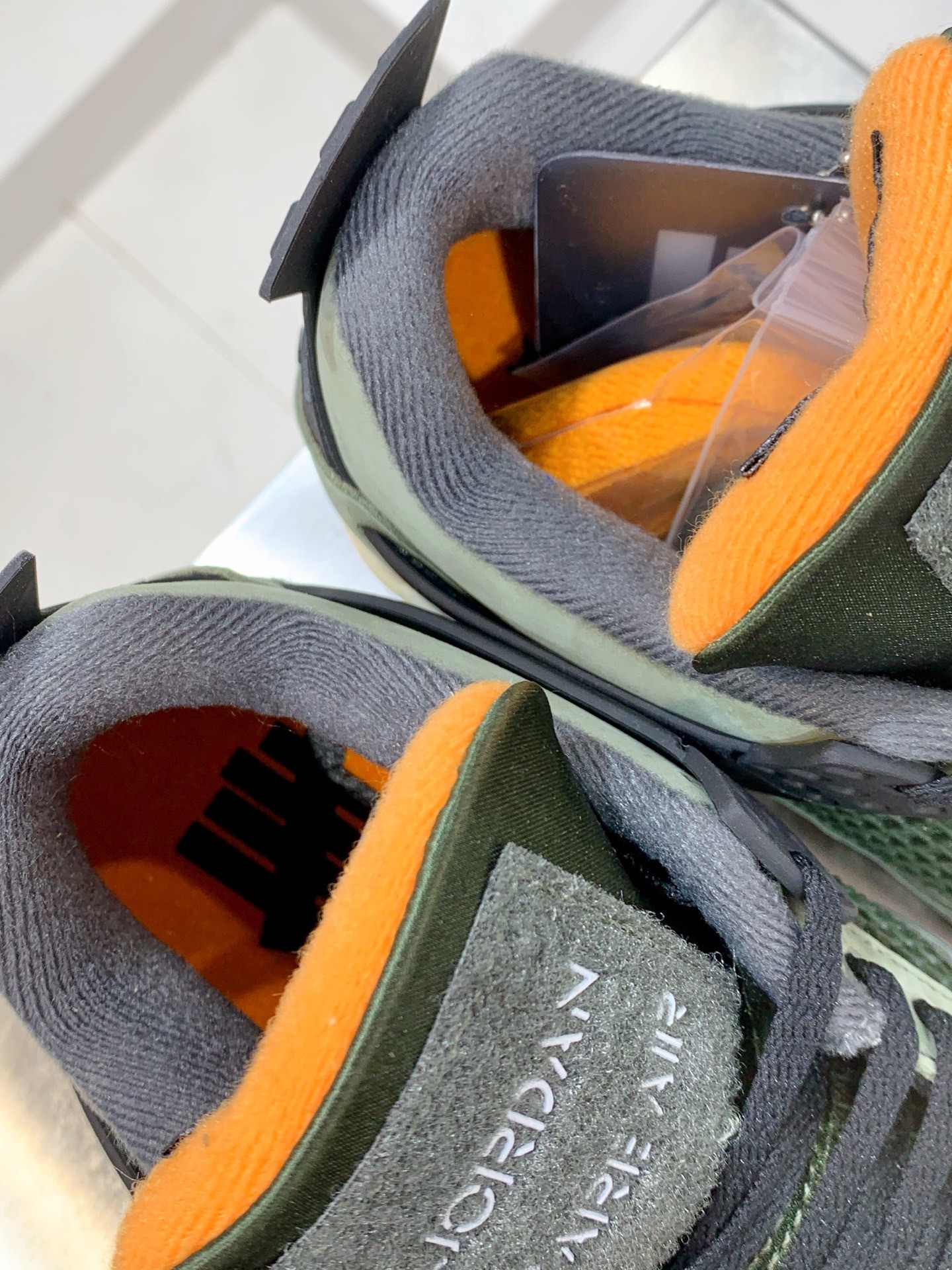 Air Jordan 4 White / Grey detail view 2