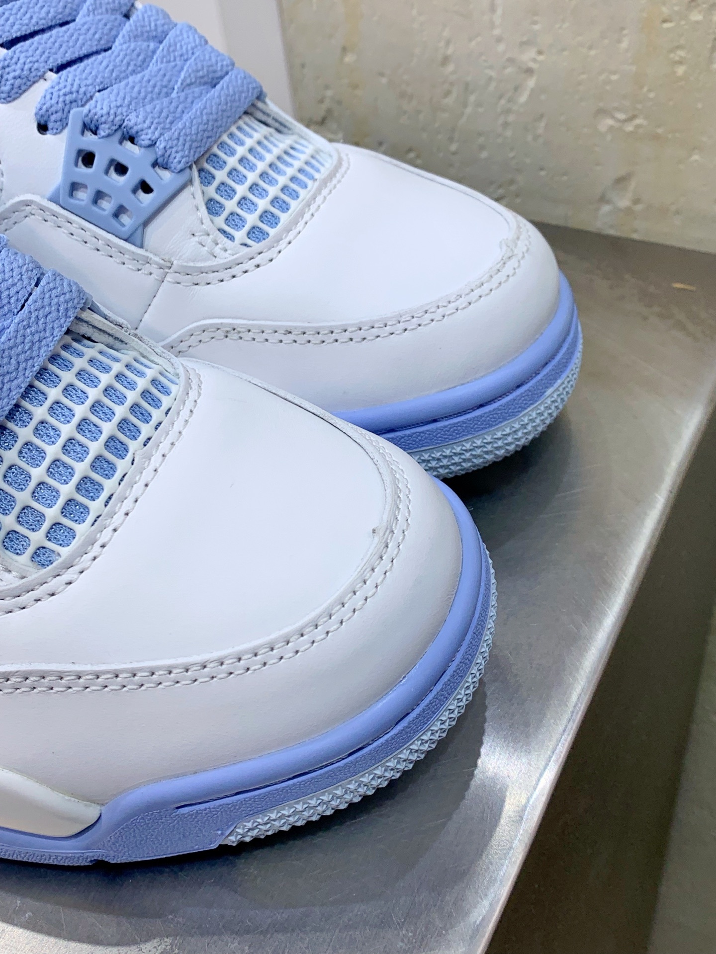 Air Jordan 4 White / Blue main view