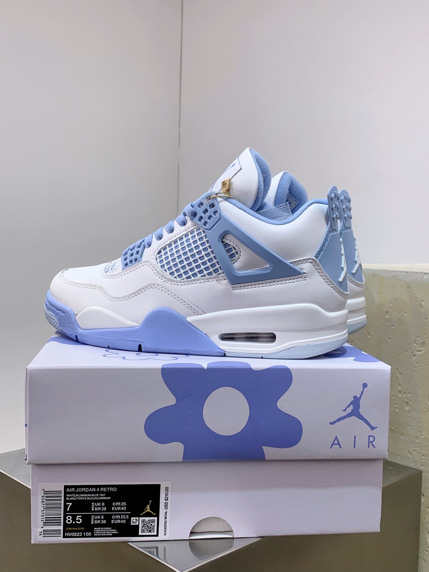 Air Jordan 4 White / Blue detail view 4