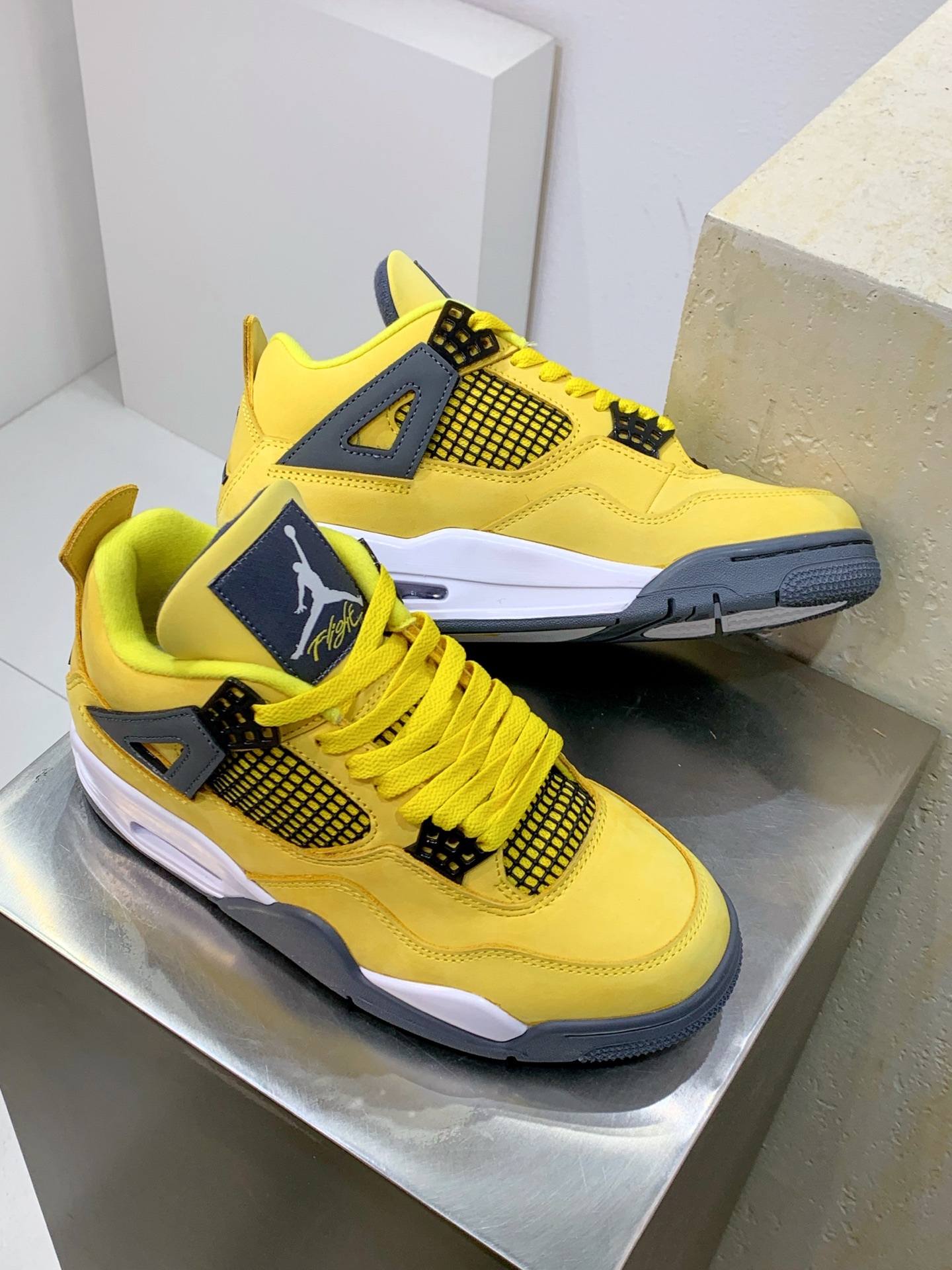 Air Jordan 4 Orange / Grey detail view 7