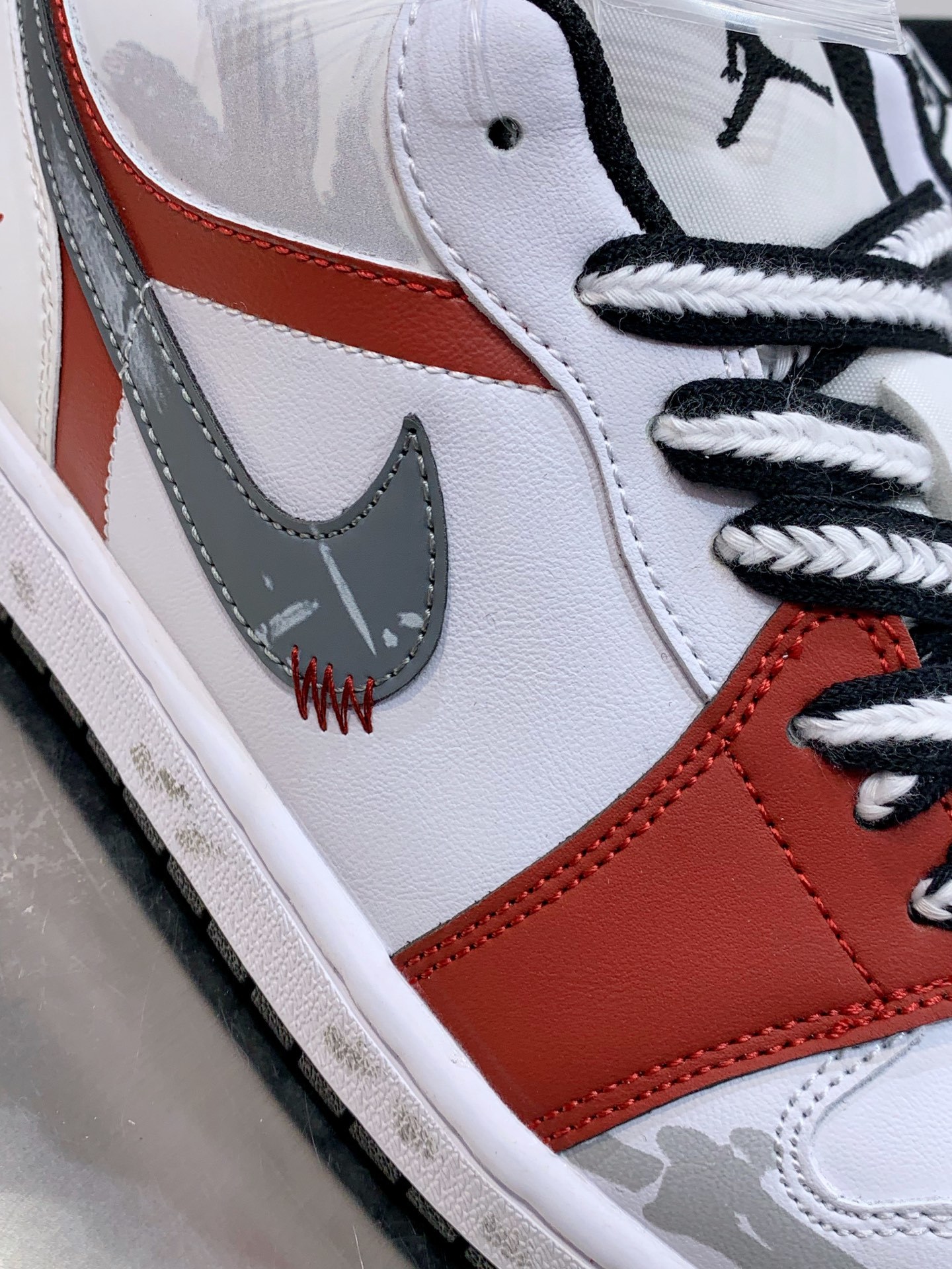 Air Jordan 4 White / Grey detail view 1
