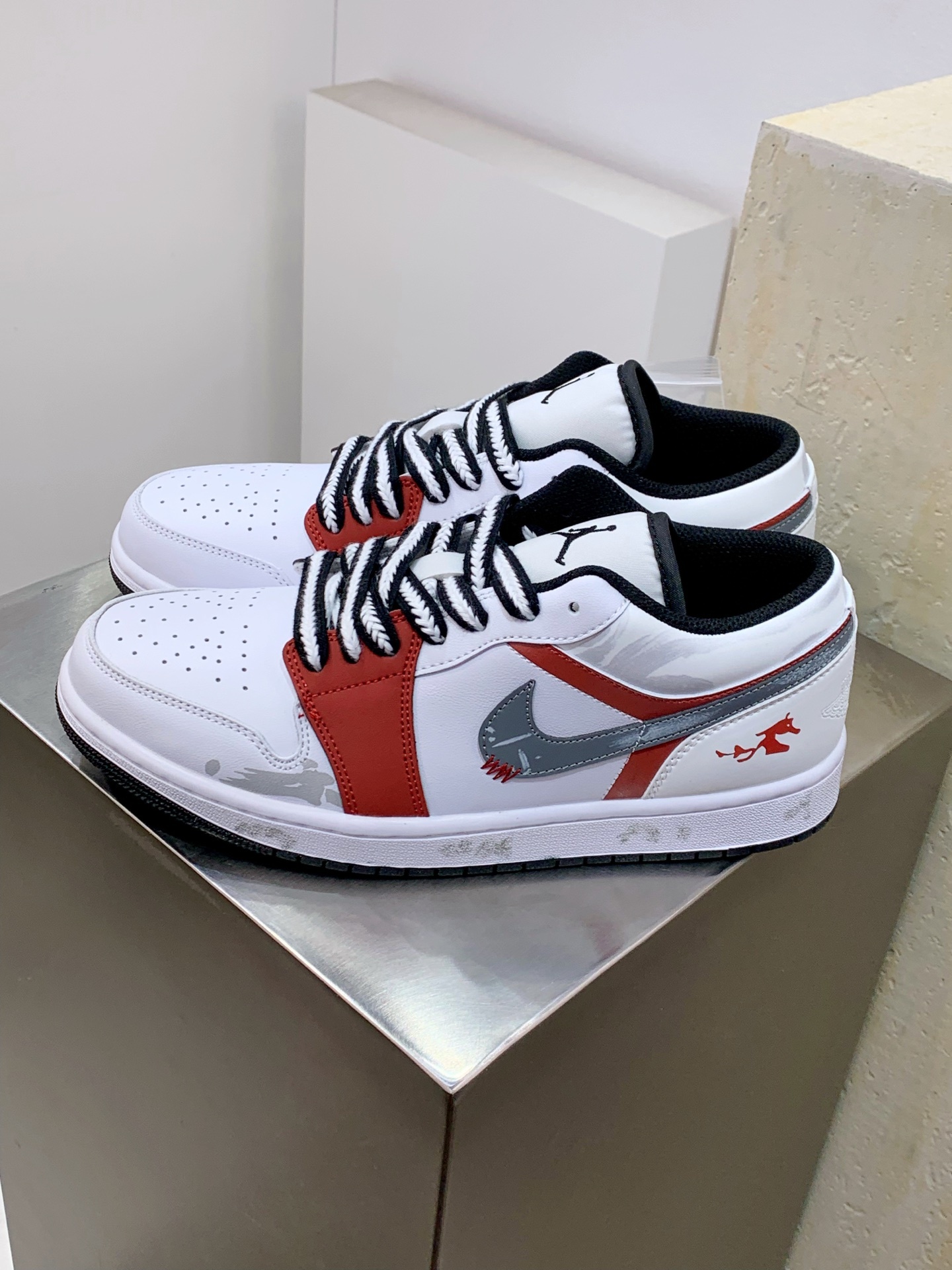 Air Jordan 4 White / Grey detail view 8