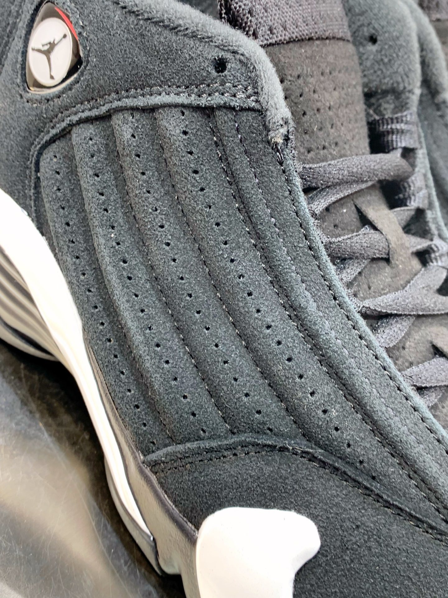 Air Jordan 4 Blue / Grey detail view 1