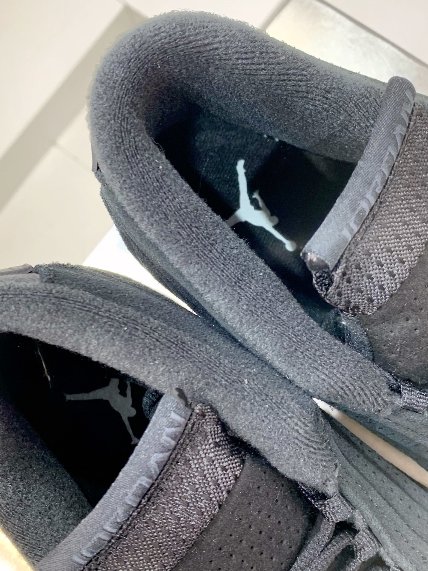 Air Jordan 4 Blue / Grey detail view 2