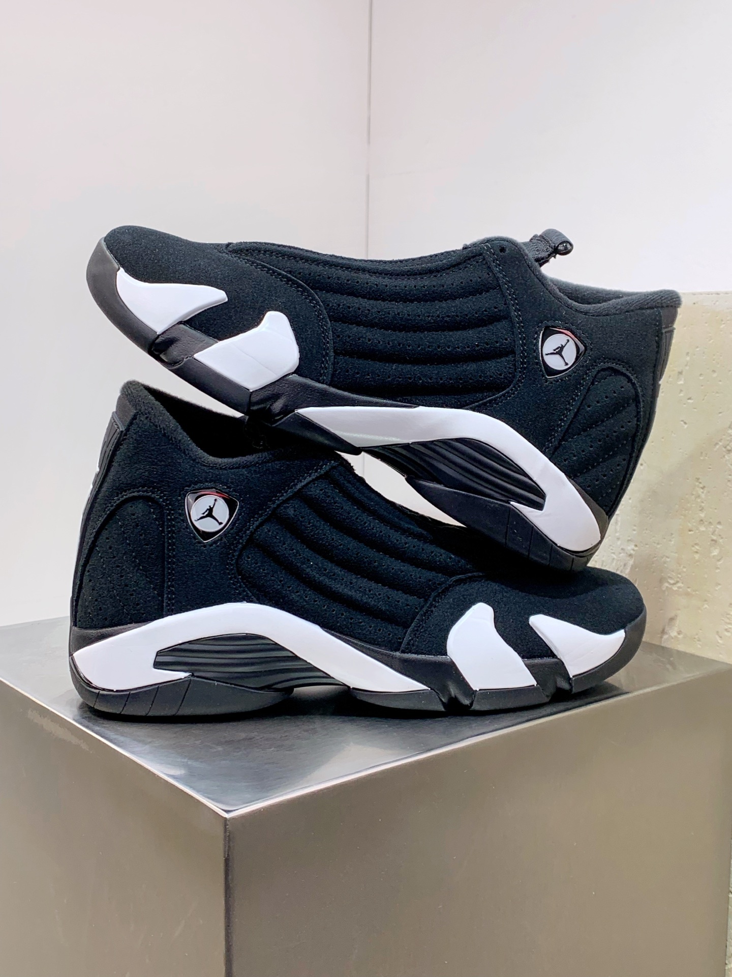 Air Jordan 4 Blue / Grey detail view 5