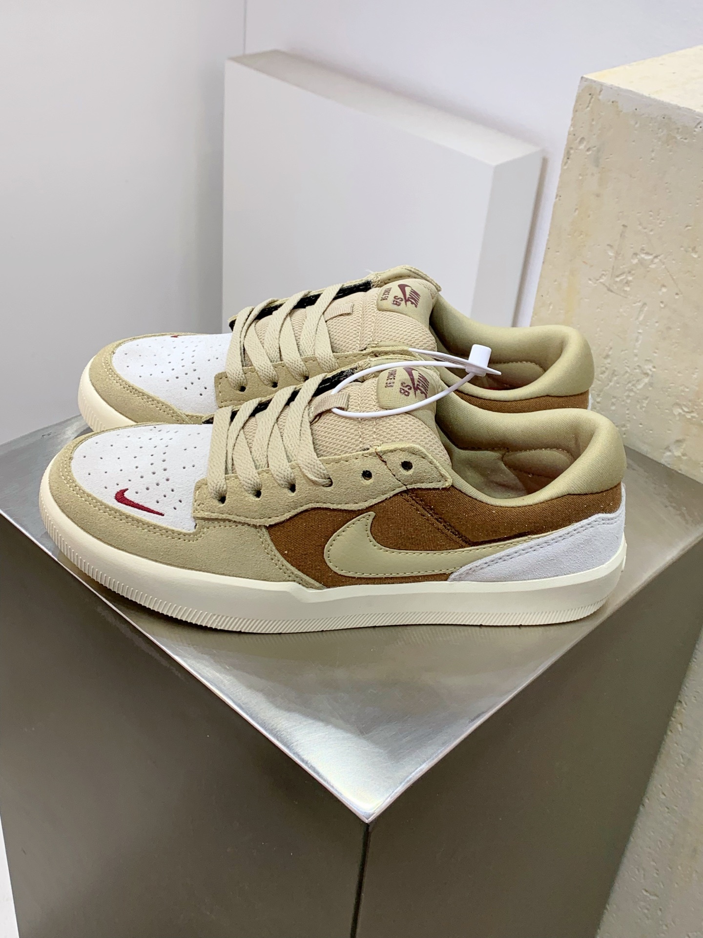 Nike Air Force 1 Low White / Grey detail view 8