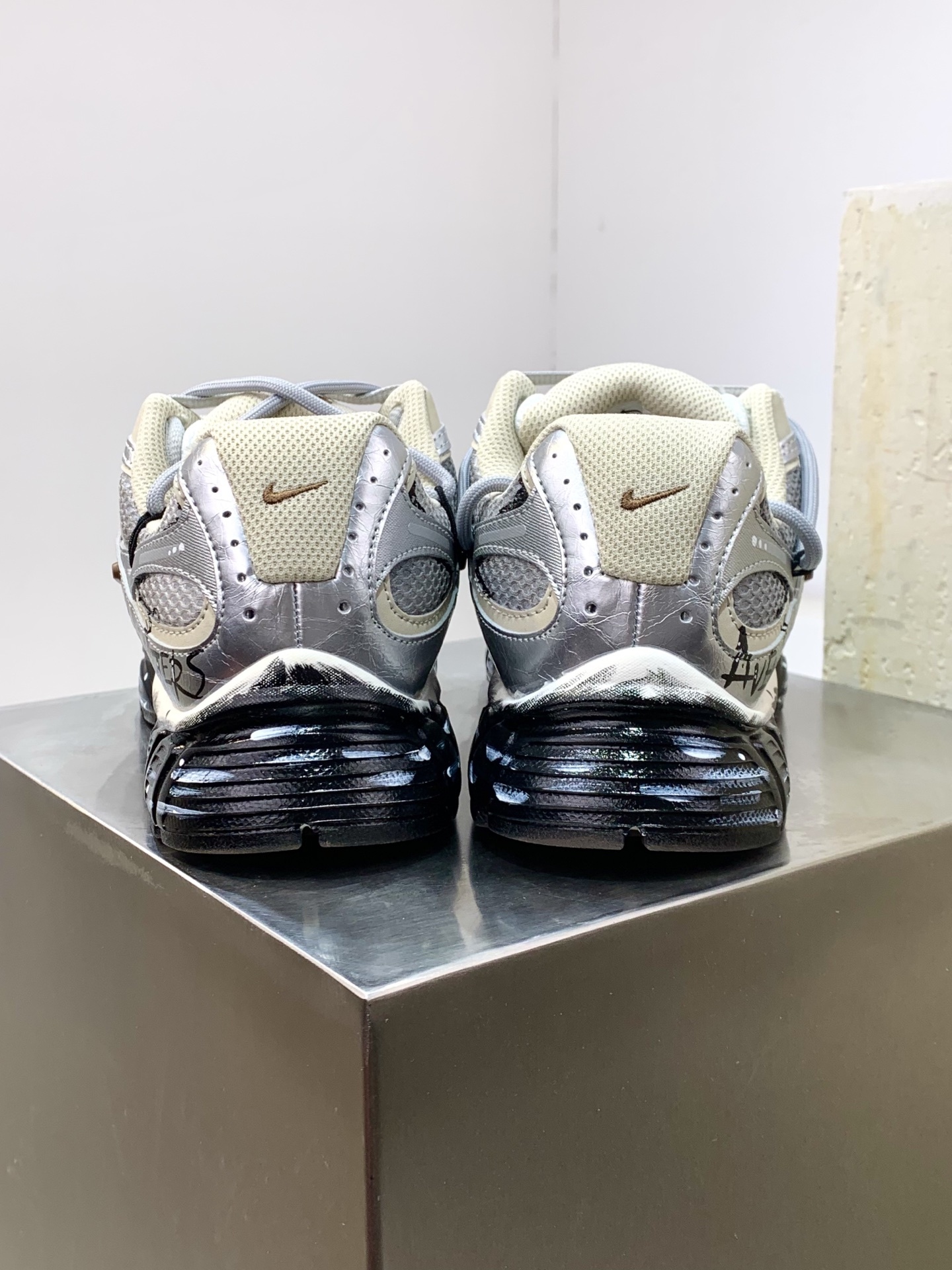 Nike Air Force 1 Low Grey / White detail view 3