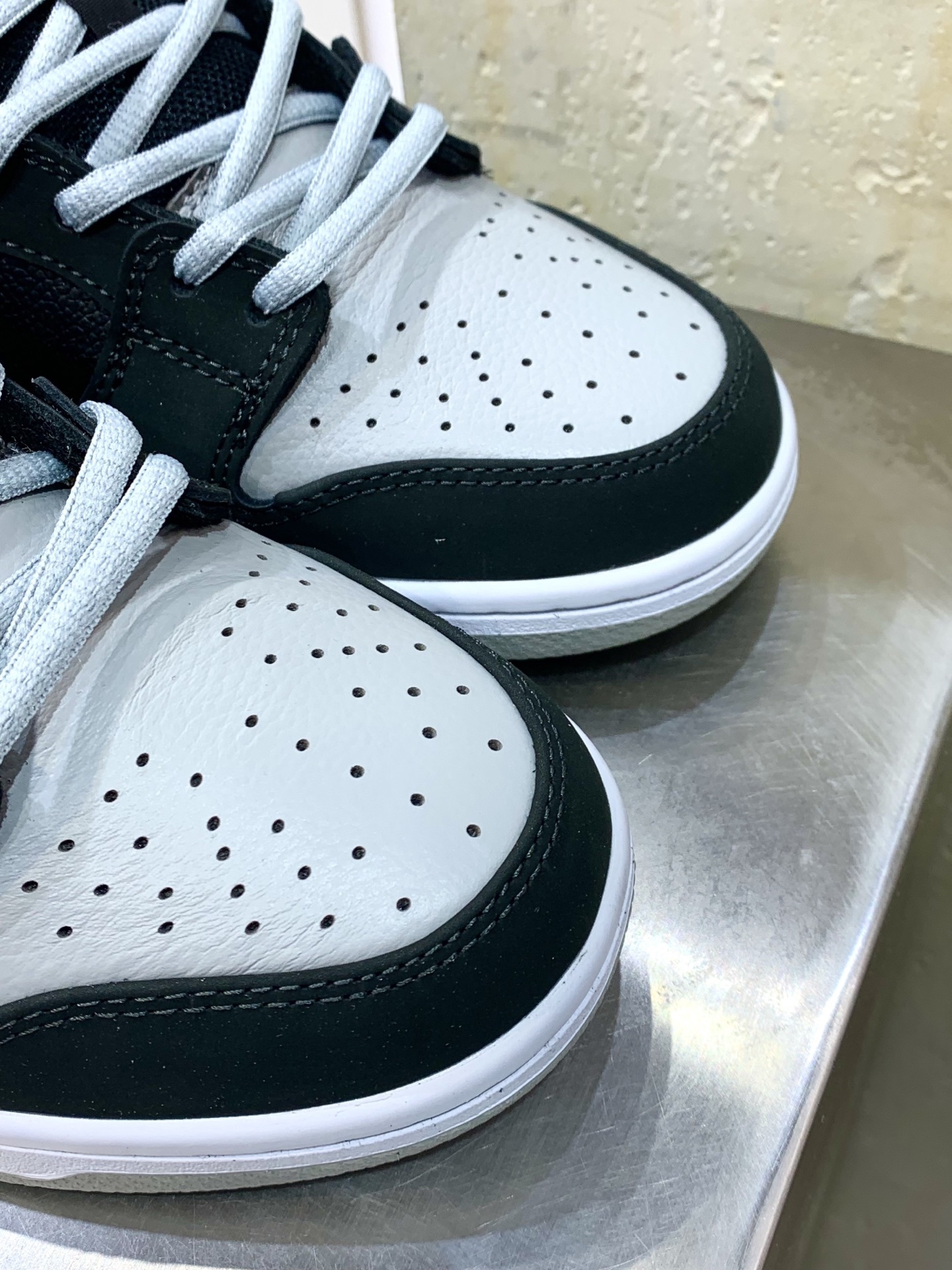 Nike Air Force 1 Low White / Black main view
