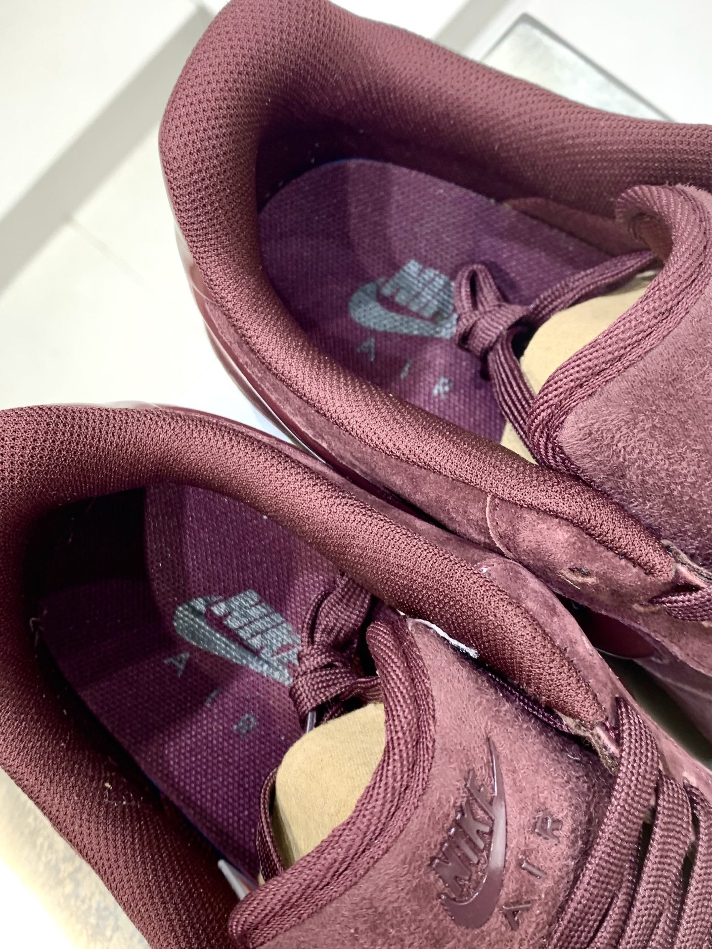 Nike Air Force 1 Low Burgundy / Grey detail view 2