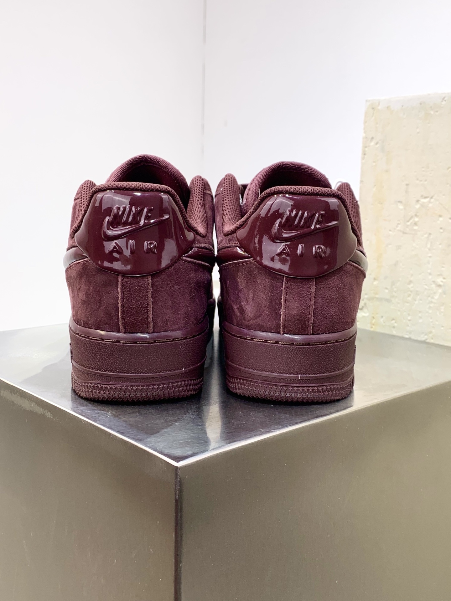 Nike Air Force 1 Low Burgundy / Grey detail view 3