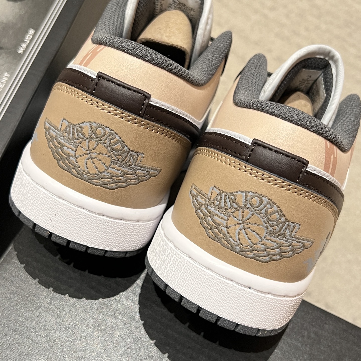Air Jordan 1 Low White / Grey main view