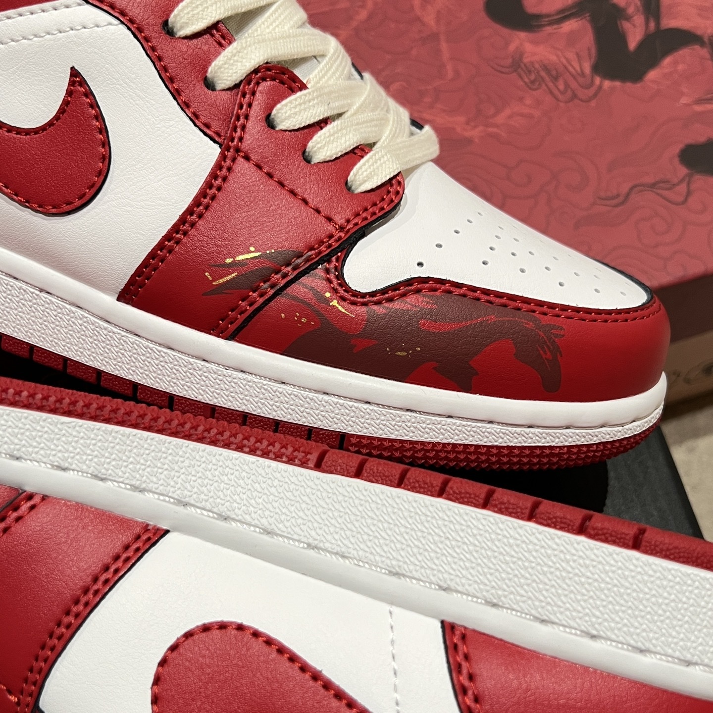 Nike Dunk Low Burgundy / White detail view 2