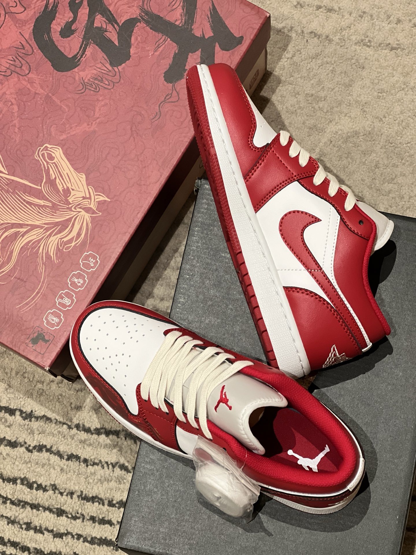Nike Dunk Low Burgundy / White detail view 4