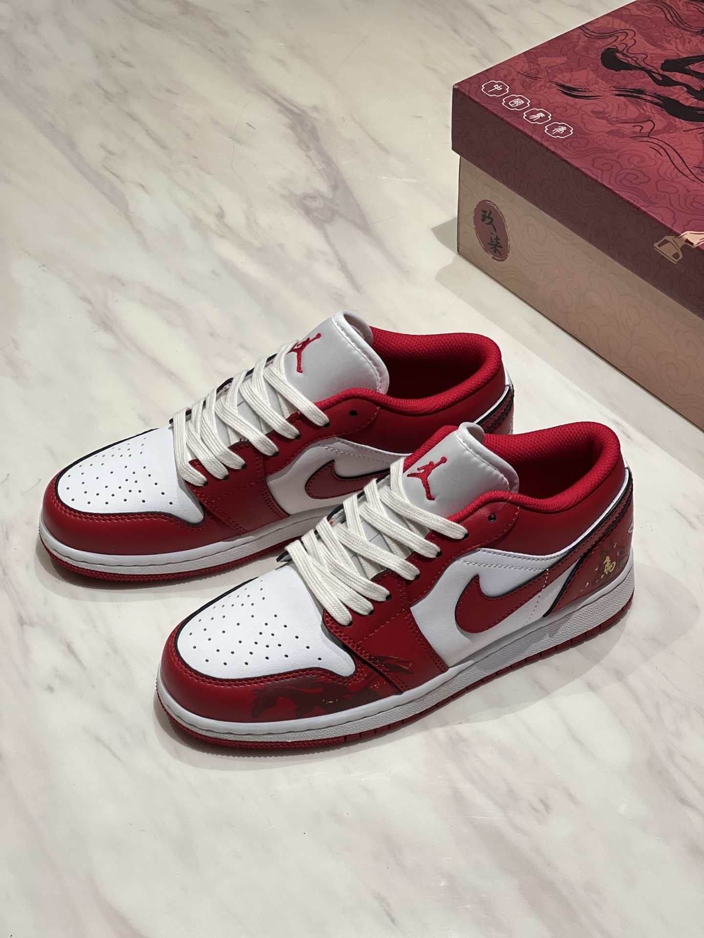 Nike Dunk Low Burgundy / White detail view 5